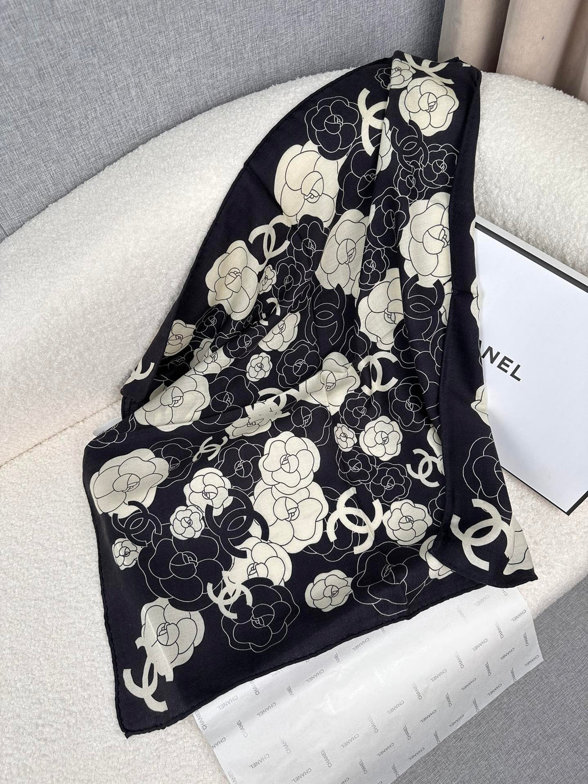 CC Square Scarf 70 CM In Black Mix White Ivory Camellia Cashmere And Silk 367381