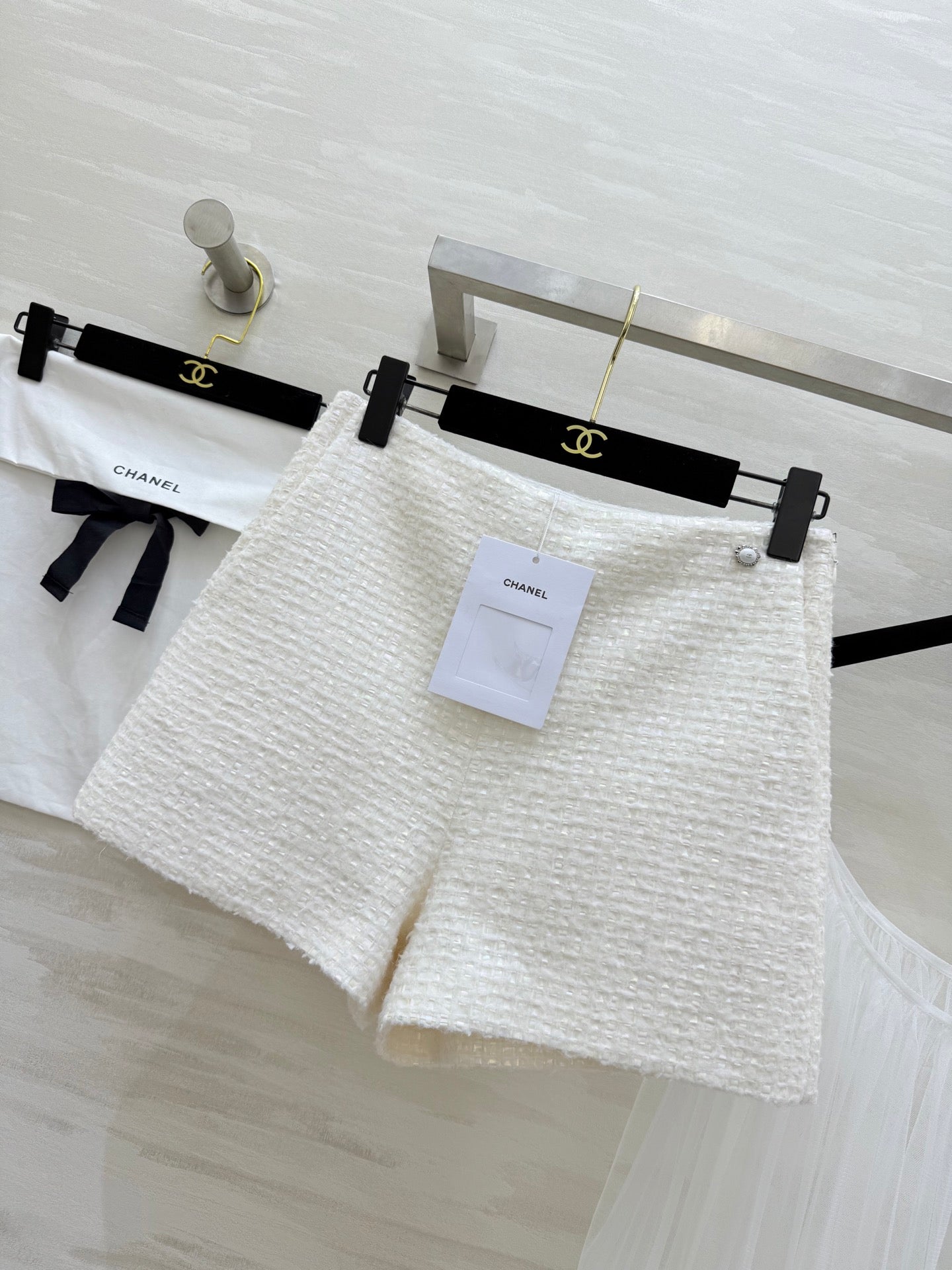 Chanel 2026 Two-piece Floral Short White Tweed Fabric Mesh 816217