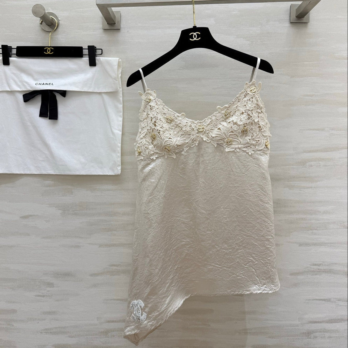 Chanel 2026 Heavy-duty Floral Camisole Cream Acetate Satin 216618