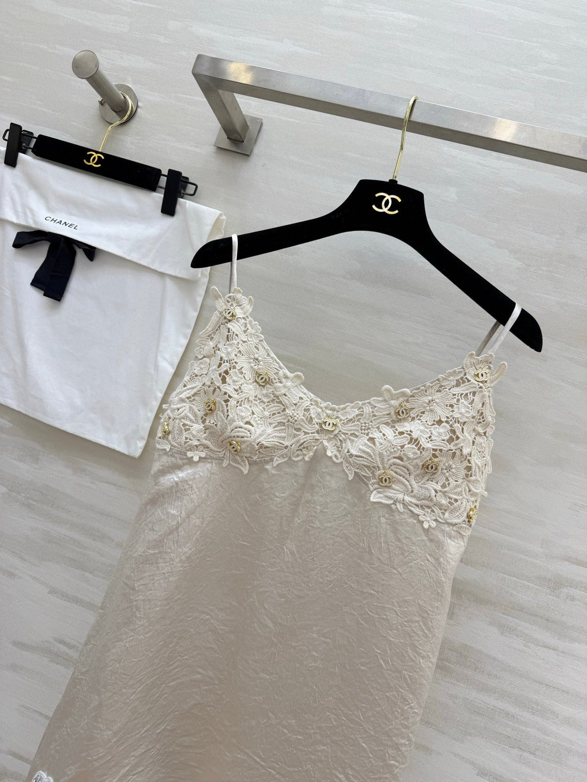 Chanel 2026 Heavy-duty Floral Camisole Cream Acetate Satin 216618