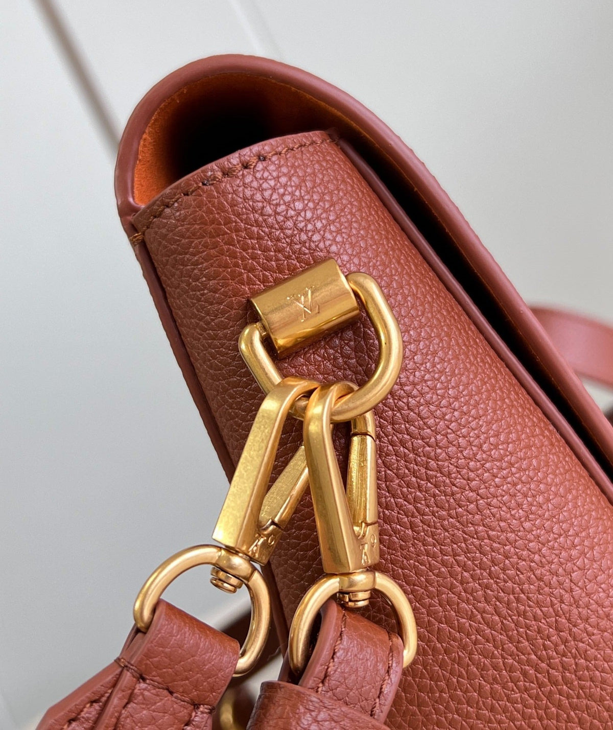 lv soft twist 27cm cognac calfskin gold hardware