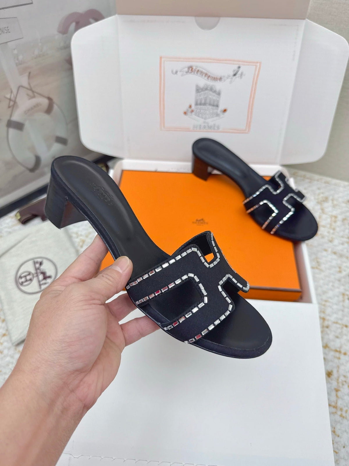 HM 26ss Oran Sandals 50 Black Suede Sheepskin 625240