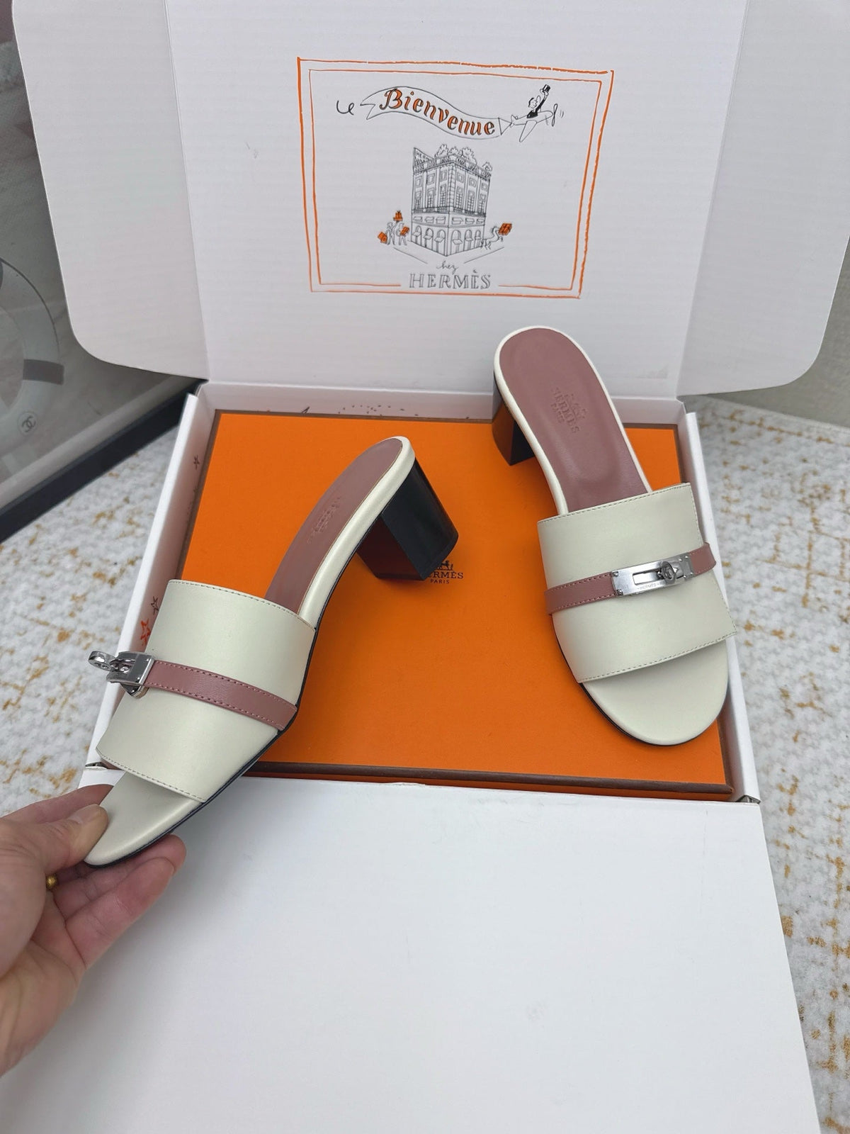 HM 26ss Oasis Sandals 50 Cream Dusty Pink Sheepskin Sliver Buckle 625175