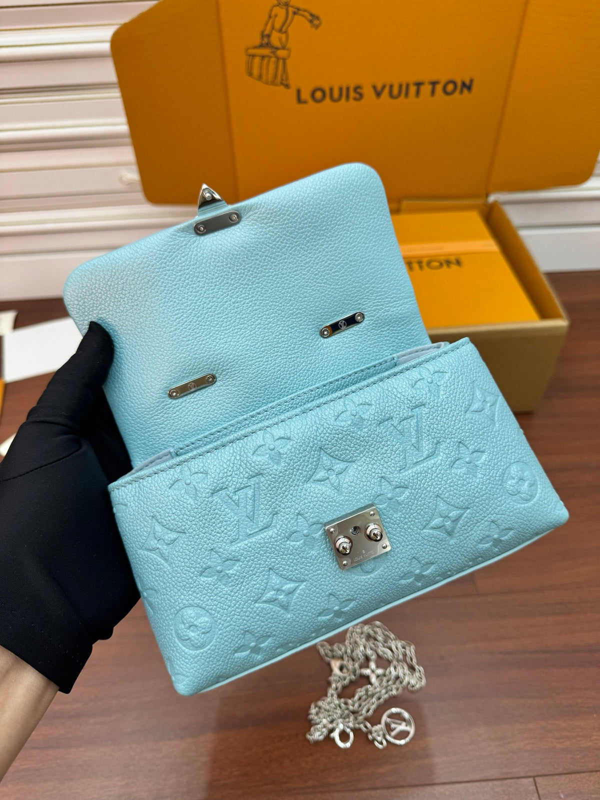 Nano Madeleine 21cm Azur Frost Grained Cowhide Leather
