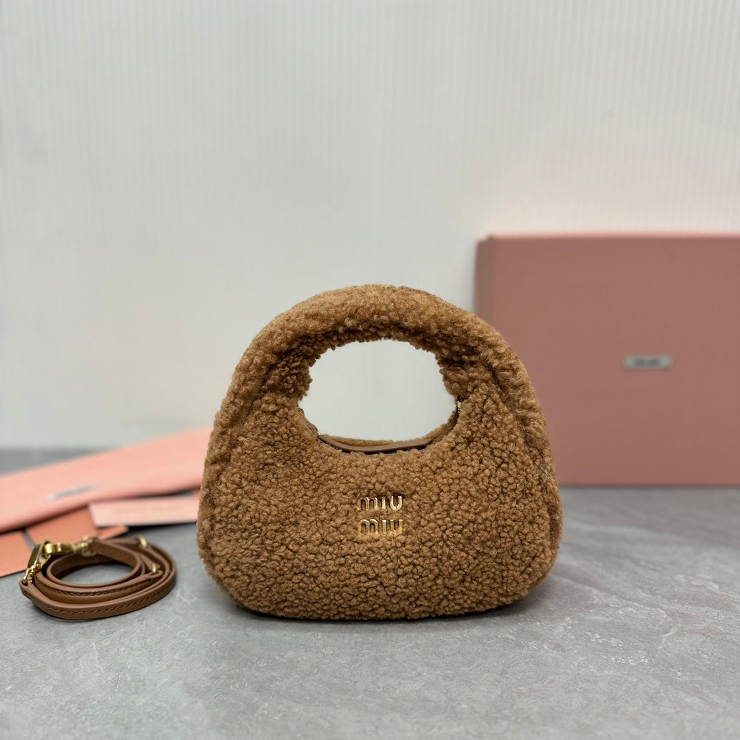 WANDER HOBO BAG 18 IN BROWN SHEARLING