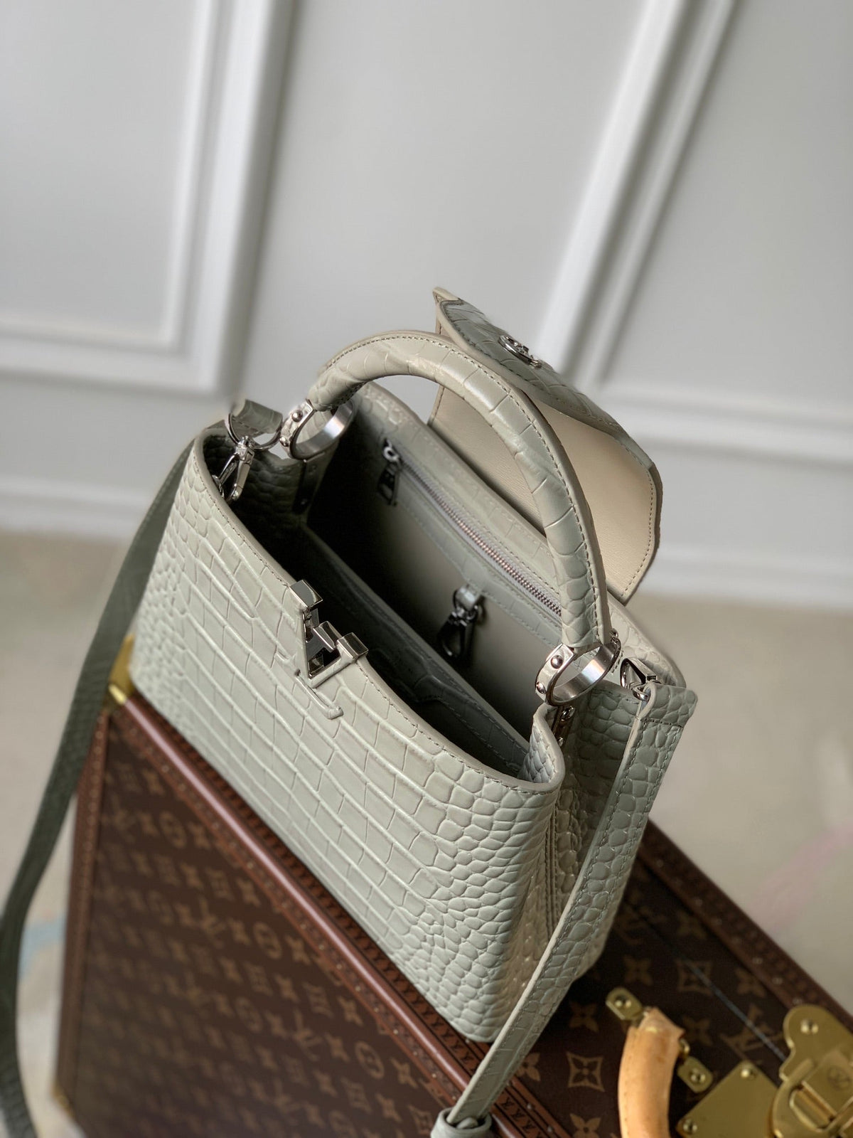 CAPUCINES BB 27 GREY TAURILLON SILVER HARDWARE