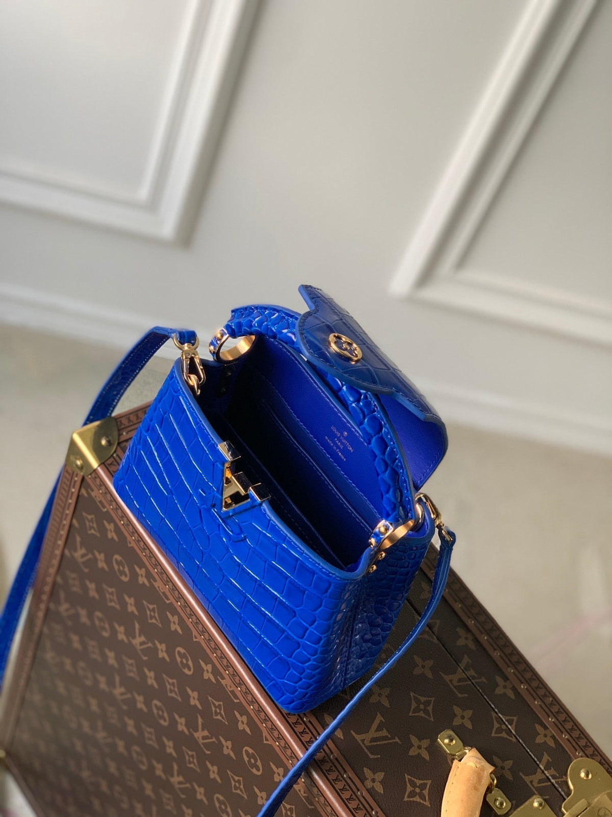 CAPUCINES MINI 21 COBALT BLUE CROCODILE EMBOSSED CALFSKIN GOLD HARDWARE