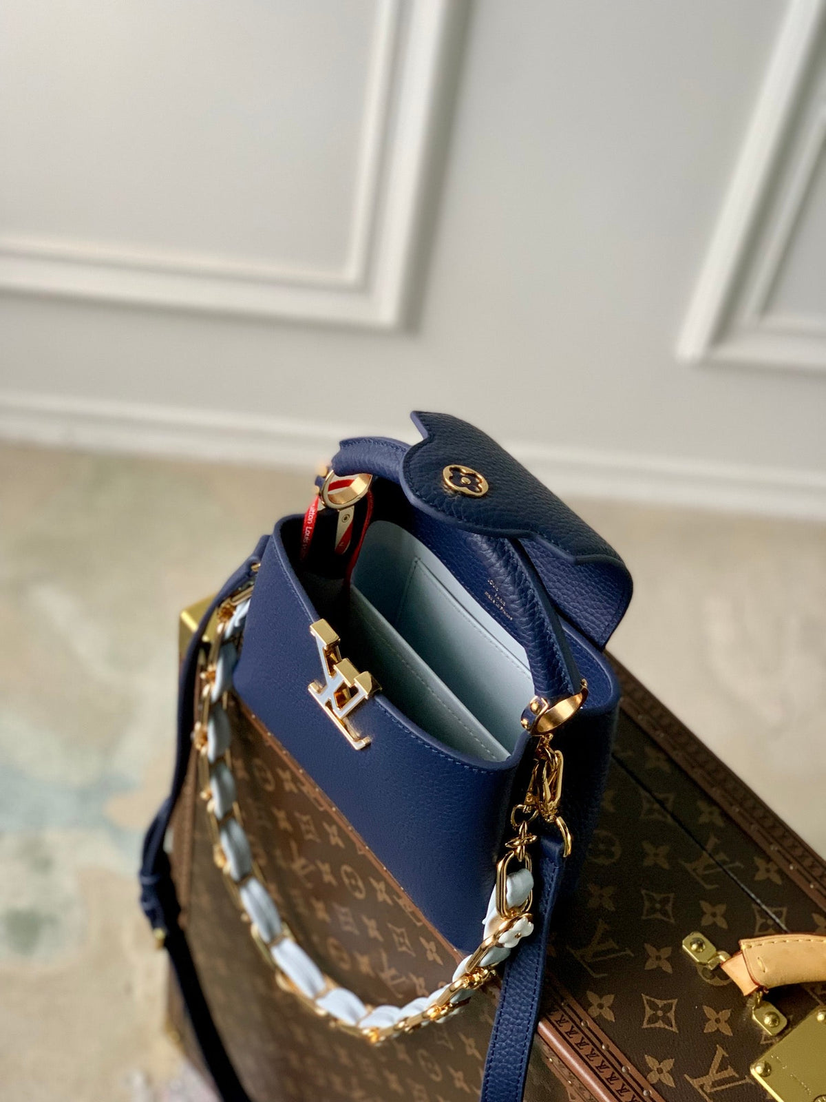 CAPUCINES MINI 21 DARK BLUE TAURILLON GOLD HARDWARE