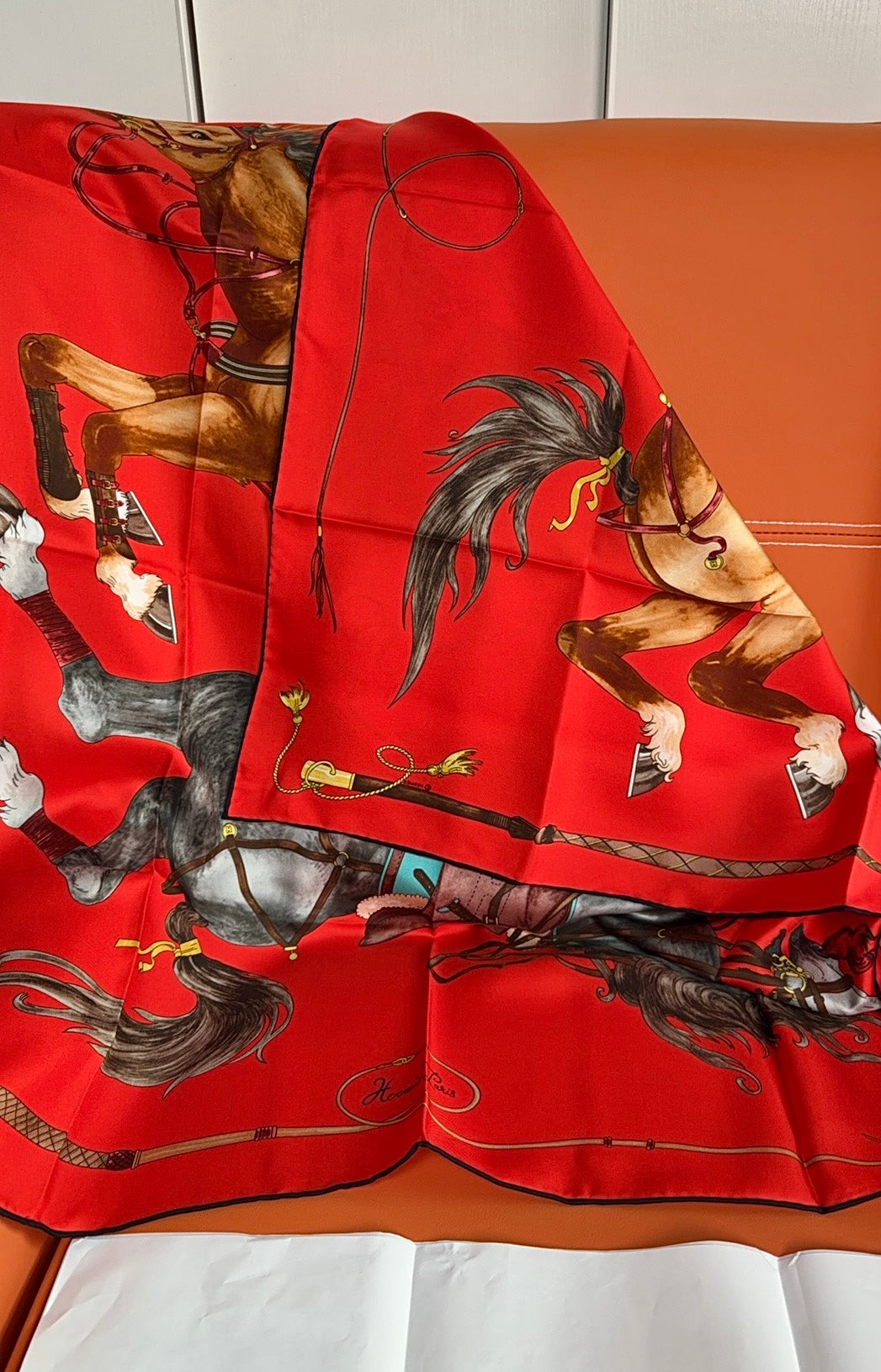 HM 26s 90 House Scarf Red Colorful Mulberry Silk 153371
