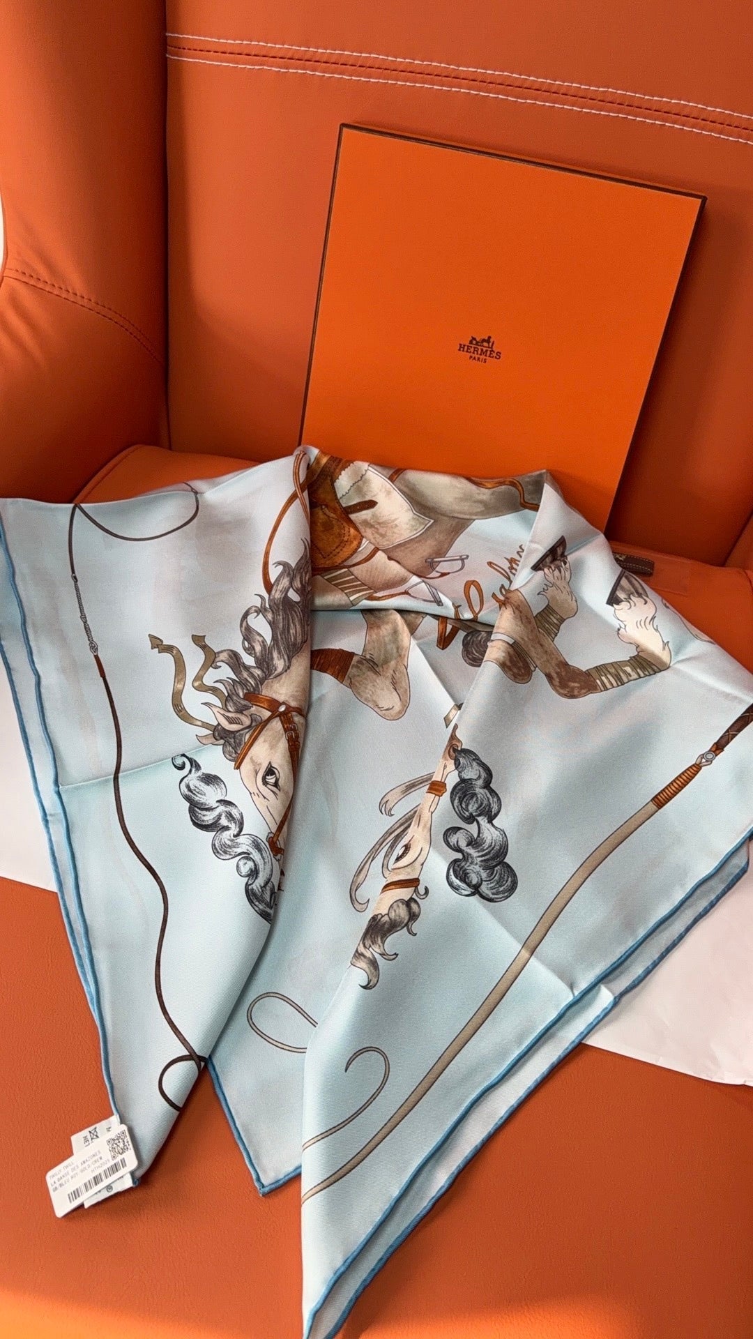 HM 26s 90 House Scarf White Colorful Mulberry Silk 153374