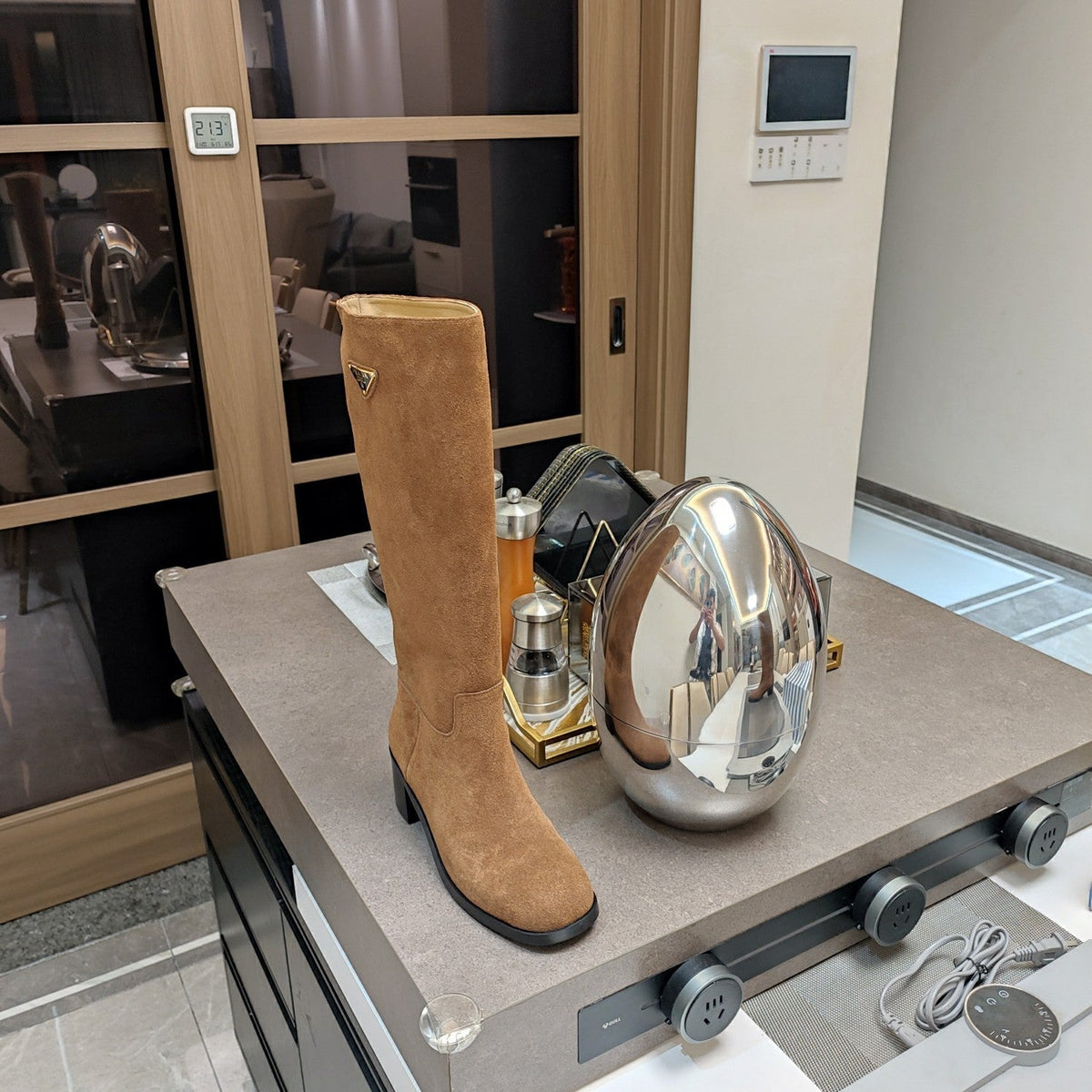 KNEE BOOTS WITH TRIANGLE LOGO IN CAMEL SUEDE