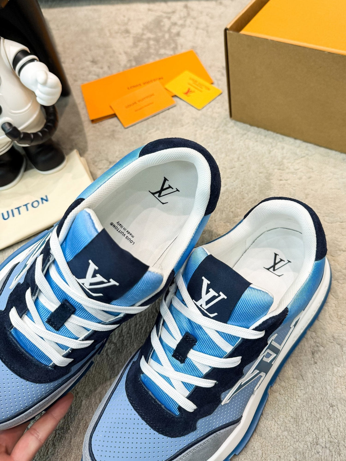 LV 26ss Platform Sneaker Blue Black Mesh Suede 625421