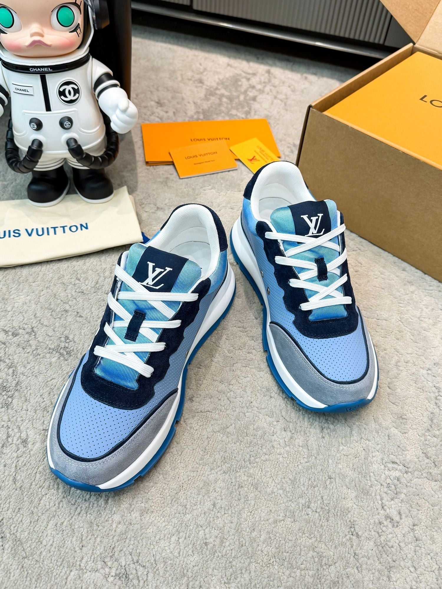 LV 26ss Platform Sneaker Blue Black Mesh Suede 625421