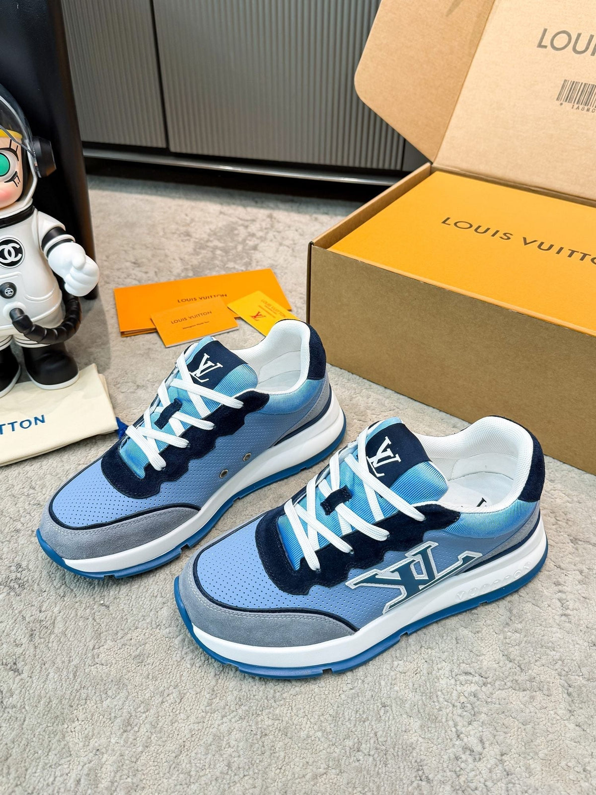 LV 26ss Platform Sneaker Blue Black Mesh Suede 625421