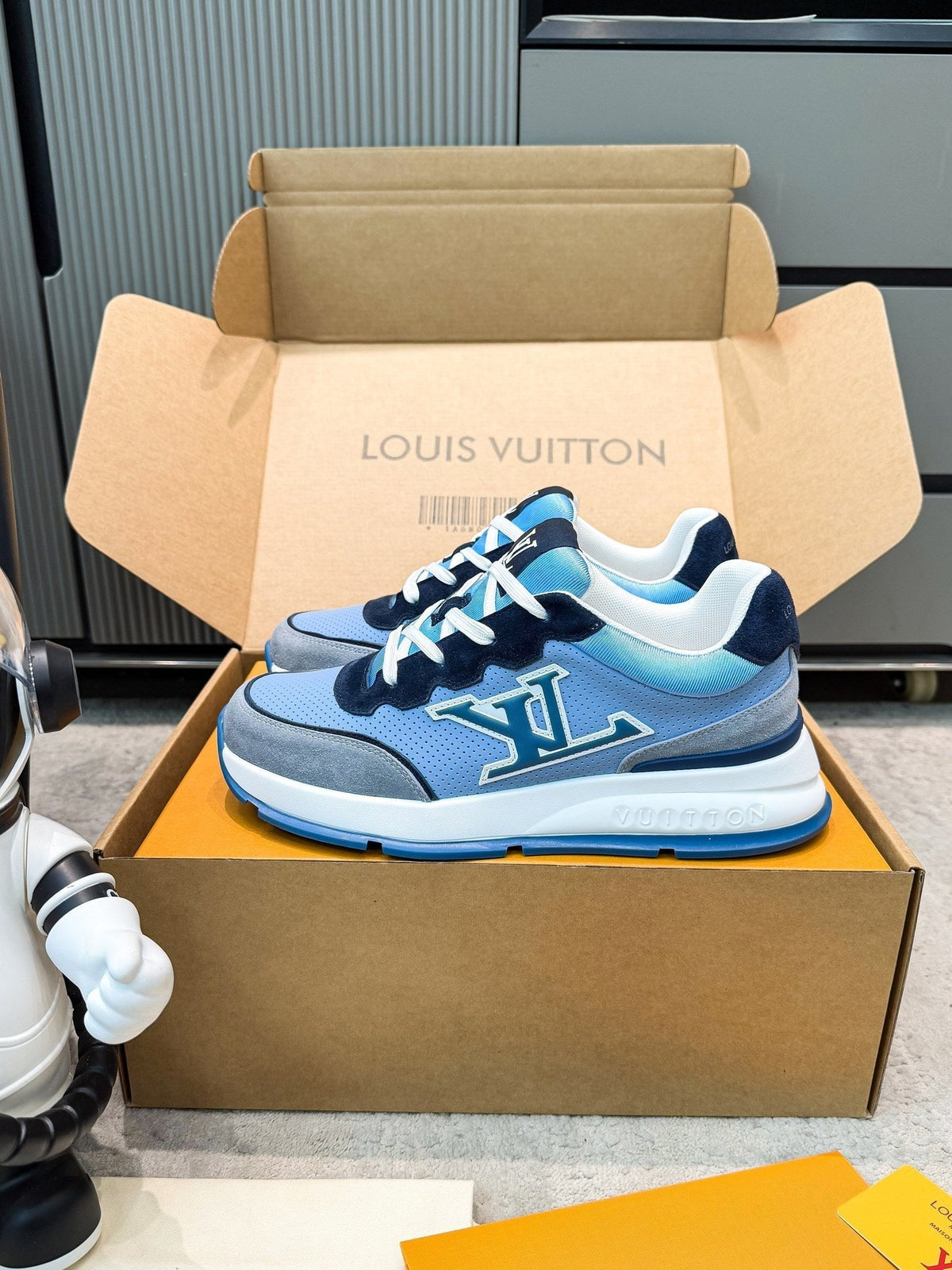 LV 26ss Platform Sneaker Blue Black Mesh Suede 625421