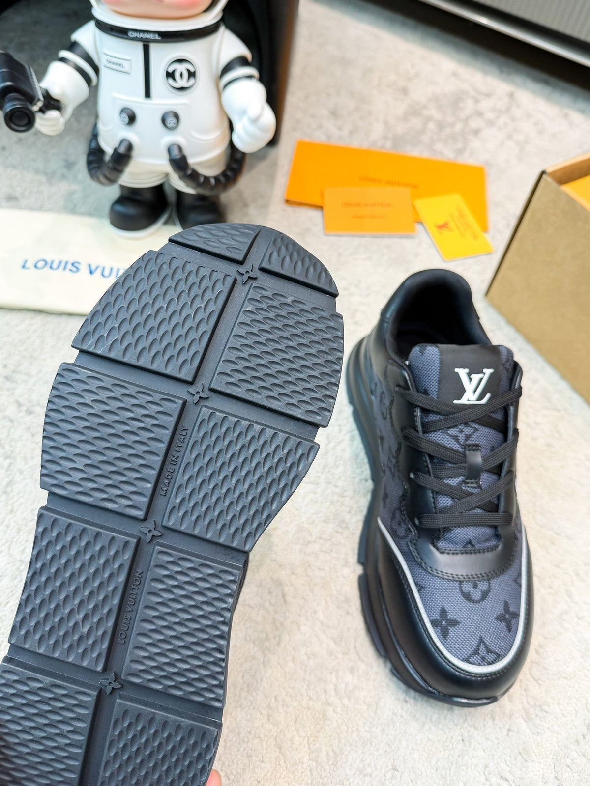 LV 26ss Classic Sneaker Black Monogram Mesh Calfskin 625423