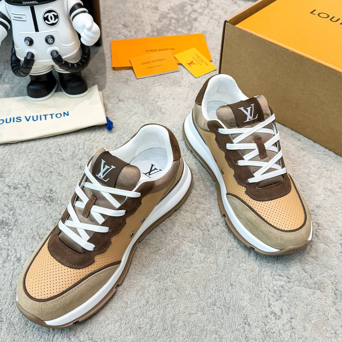 LV 26ss Classic Sneaker Brown Beige Mesh Suede 625424