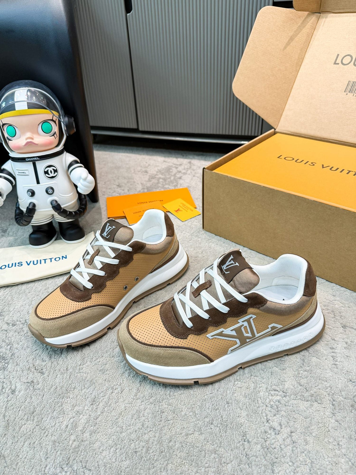 LV 26ss Classic Sneaker Brown Beige Mesh Suede 625424