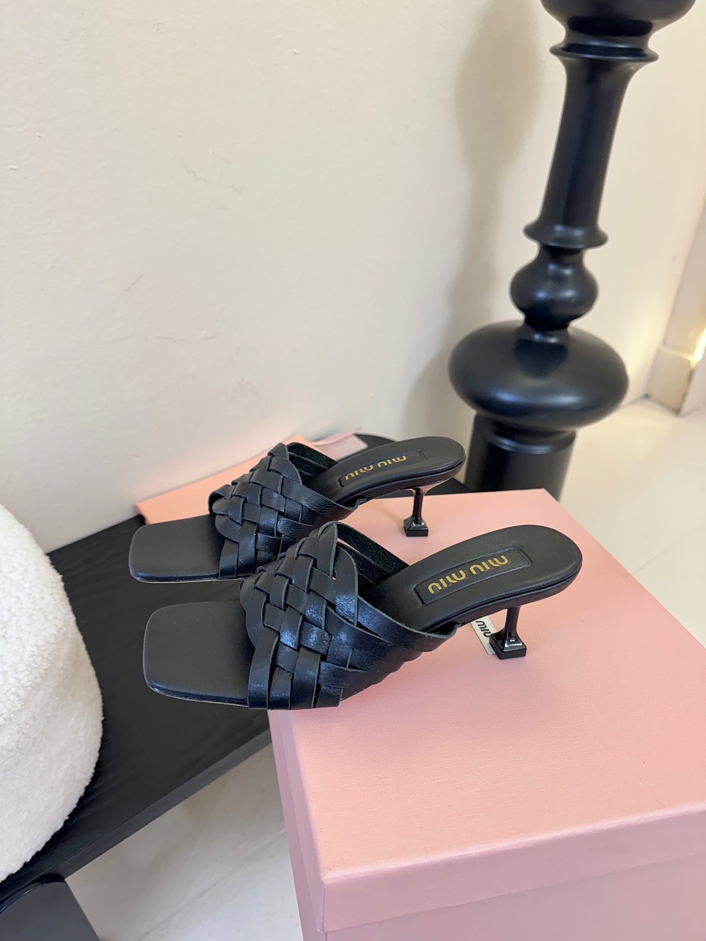 MIU 26ss Flat Sandals 50 Black Sheepskin 627352