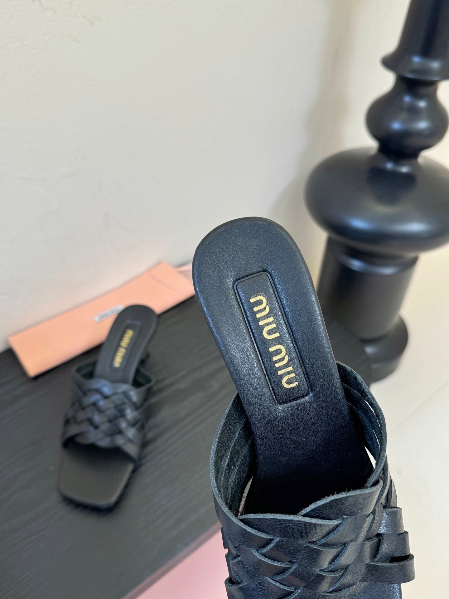 MIU 26ss Flat Sandals 50 Black Sheepskin 627352