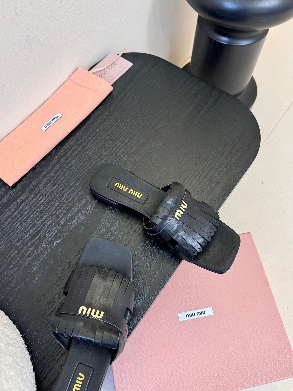 MIU 26ss Sandals Black Sheepskin 627362