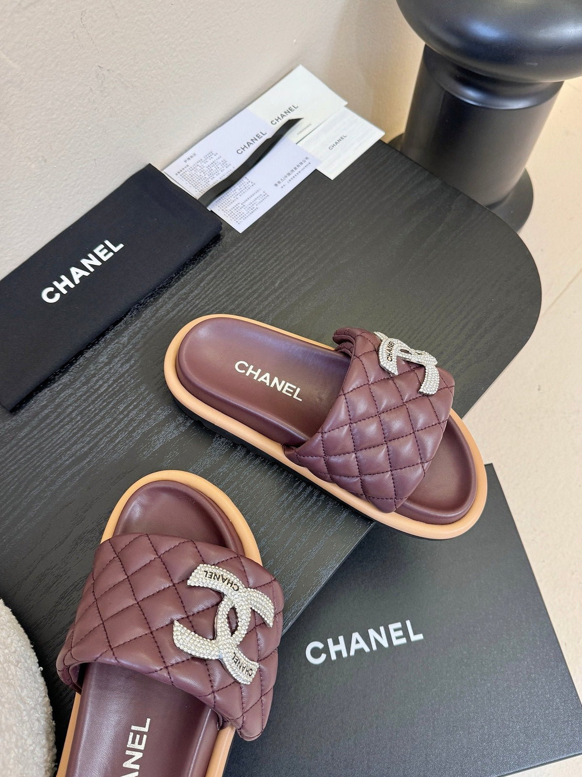 CC 26s Slippers Burgundy Beige Sheepskin 627178