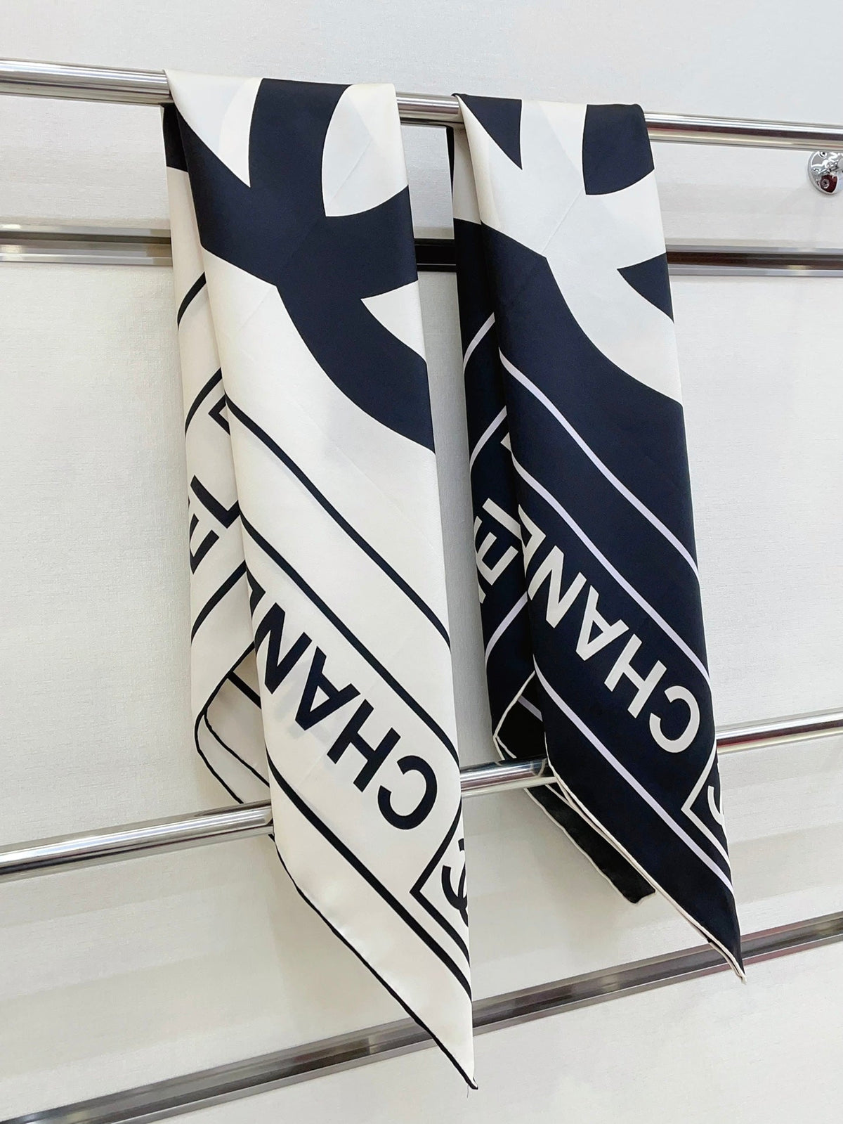 CC Square Scarf 90 CM In White Mix Black Silk Twill  167960