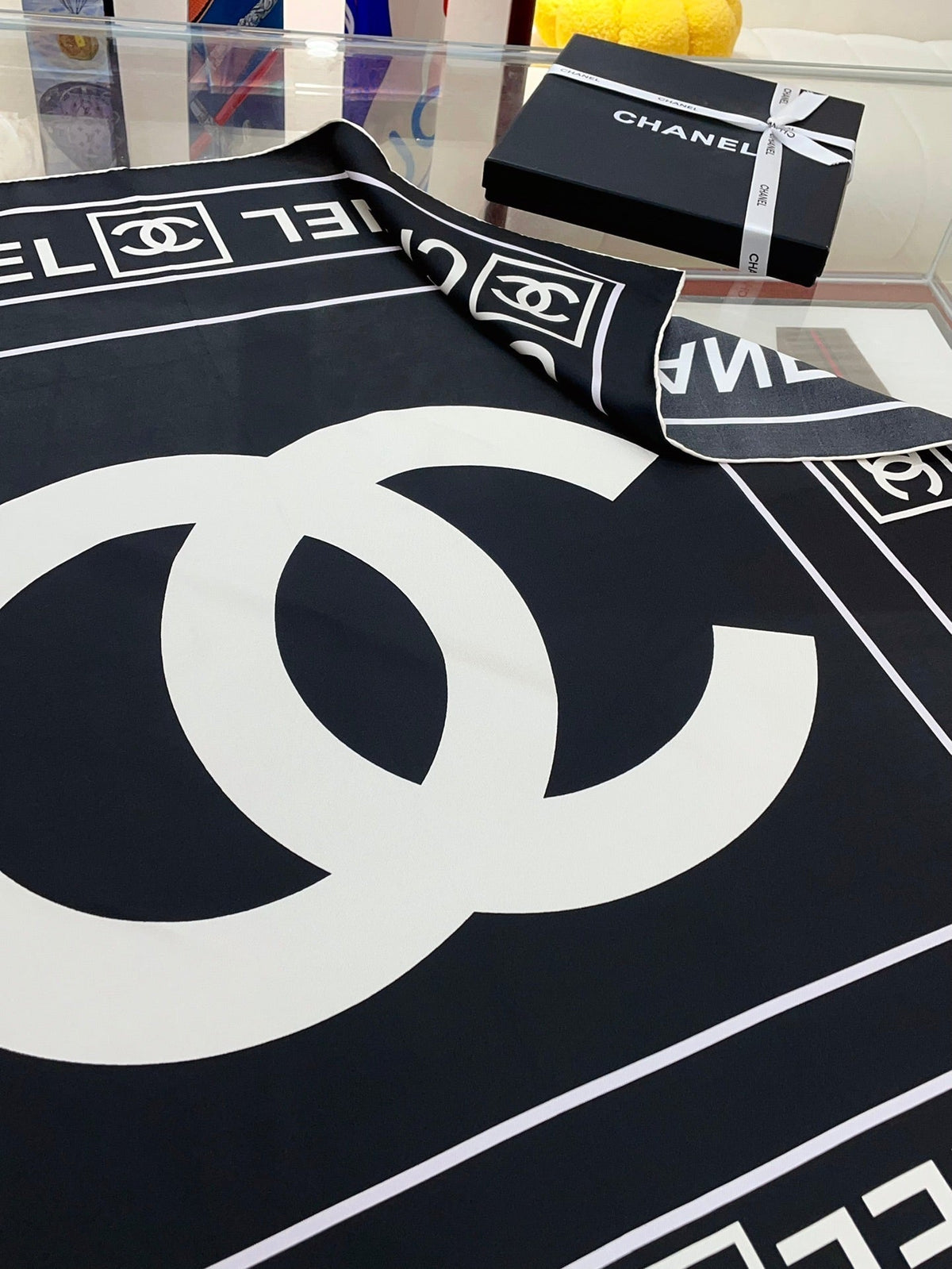 CC Square Scarf 90 CM In Black Mix White Silk Twill  167961