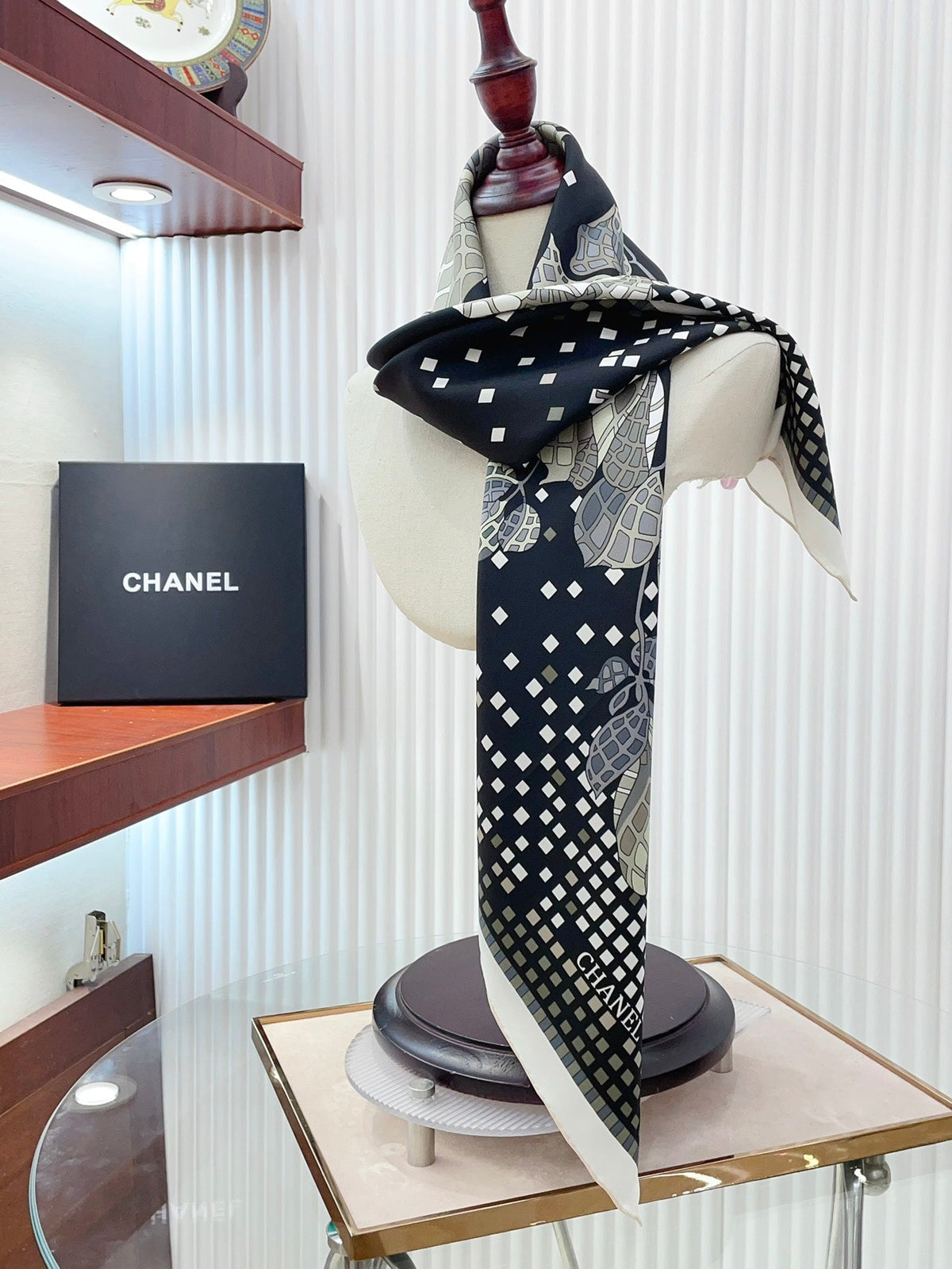 CC Square Scarf 90 CM In Black Camellia Silk Twill  193837