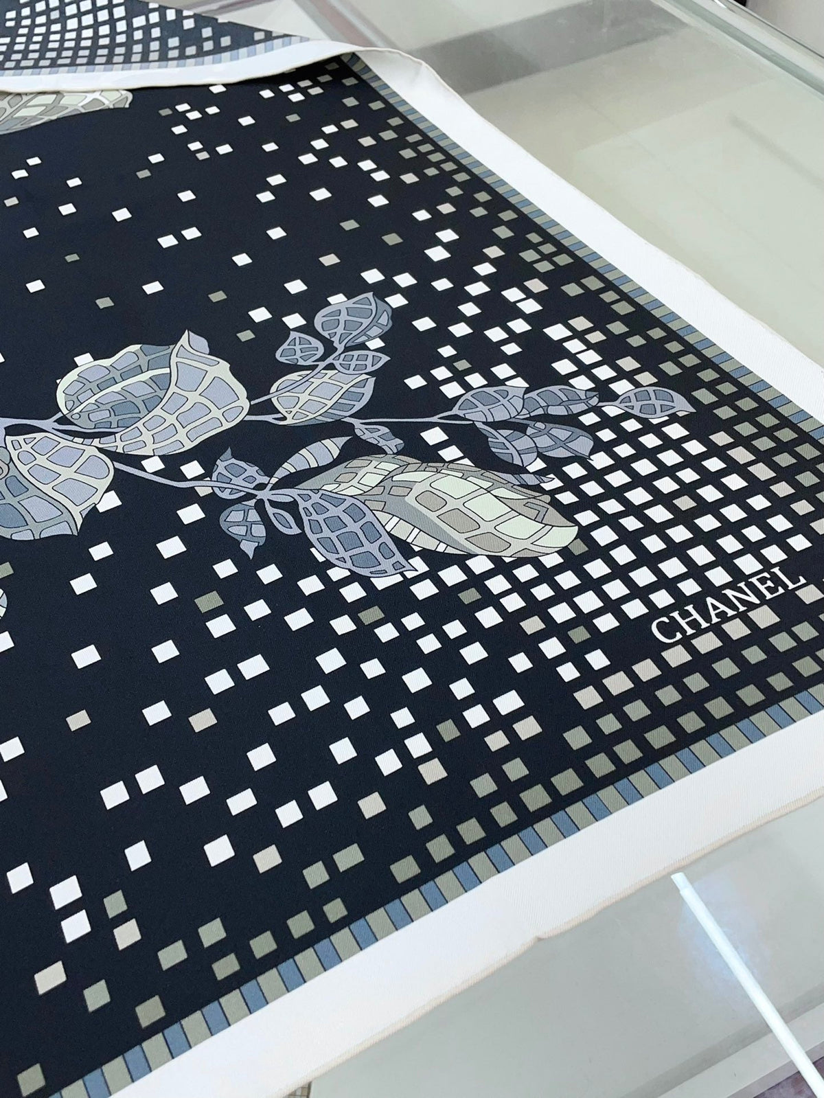 CC Square Scarf 90 CM In Black Camellia Silk Twill  193837