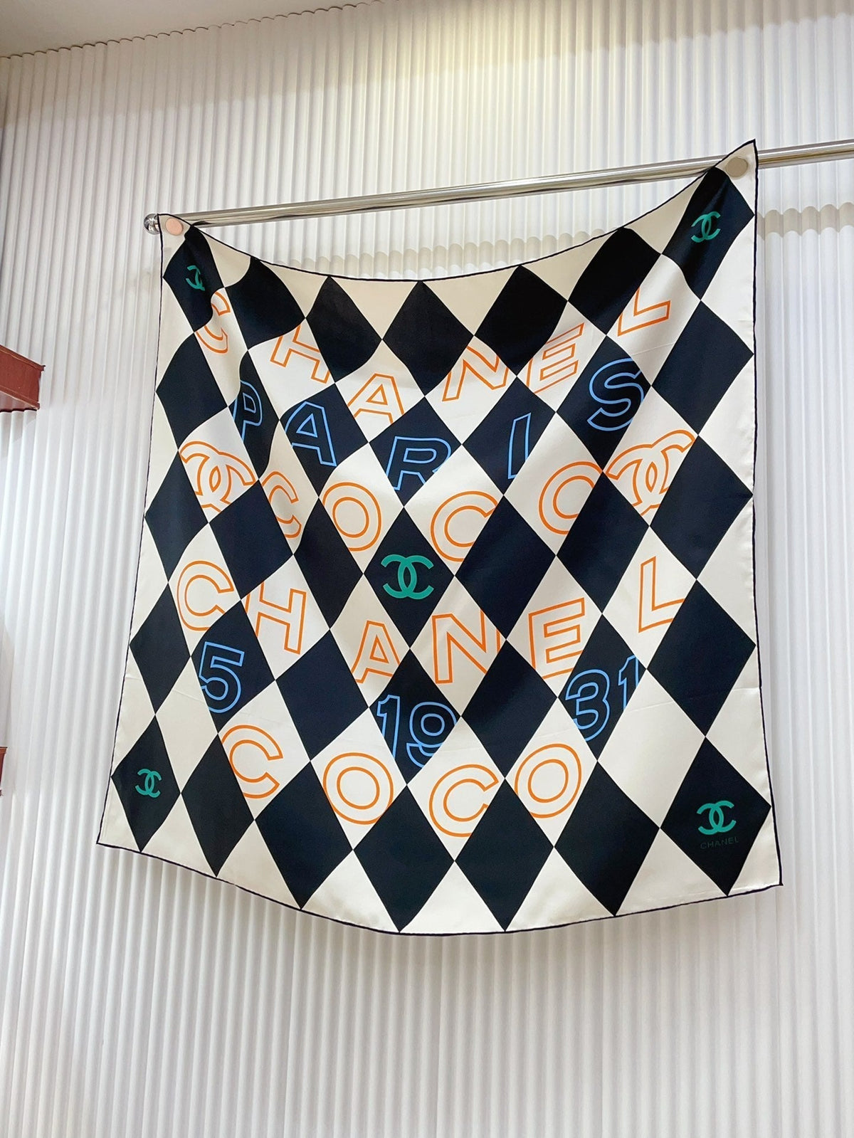 CC Square Scarf 90 CM In Colorful Silk Twill  208575