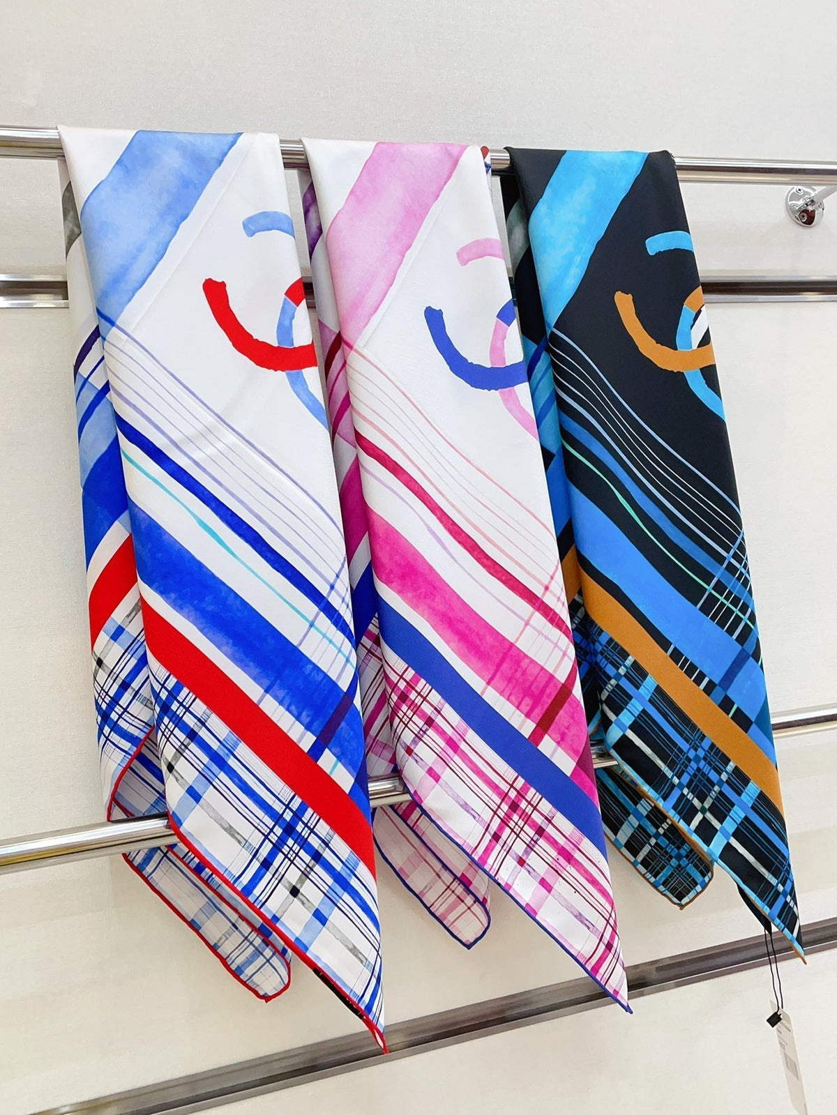 CC Square Scarf 90 CM In Colorful Silk Twill  217210