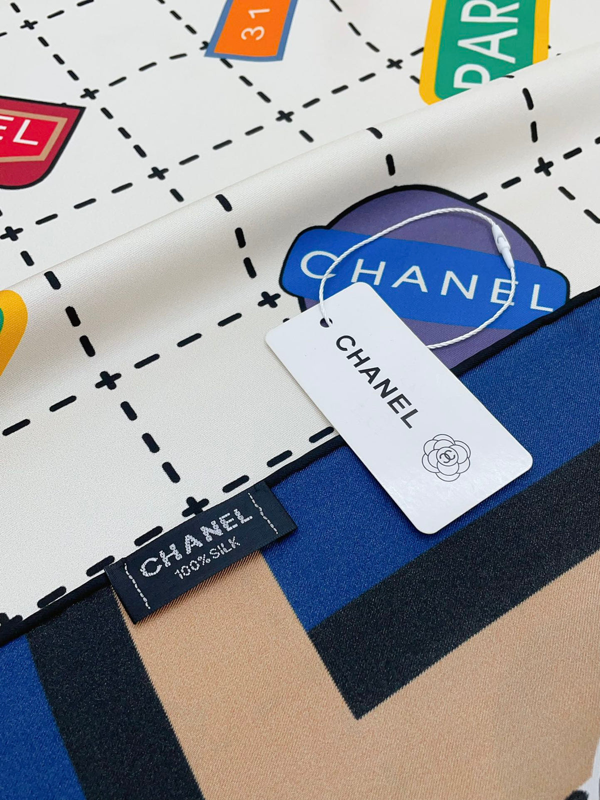 CC Square Scarf 90 CM In Colorful Silk Twill 218096