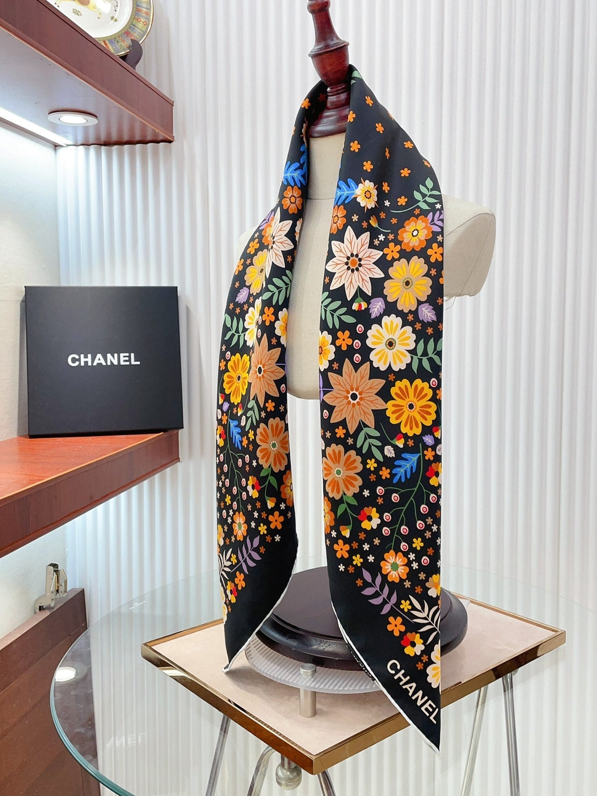 CC Square Scarf 90 CM In Black Colorful Silk Twill  234597
