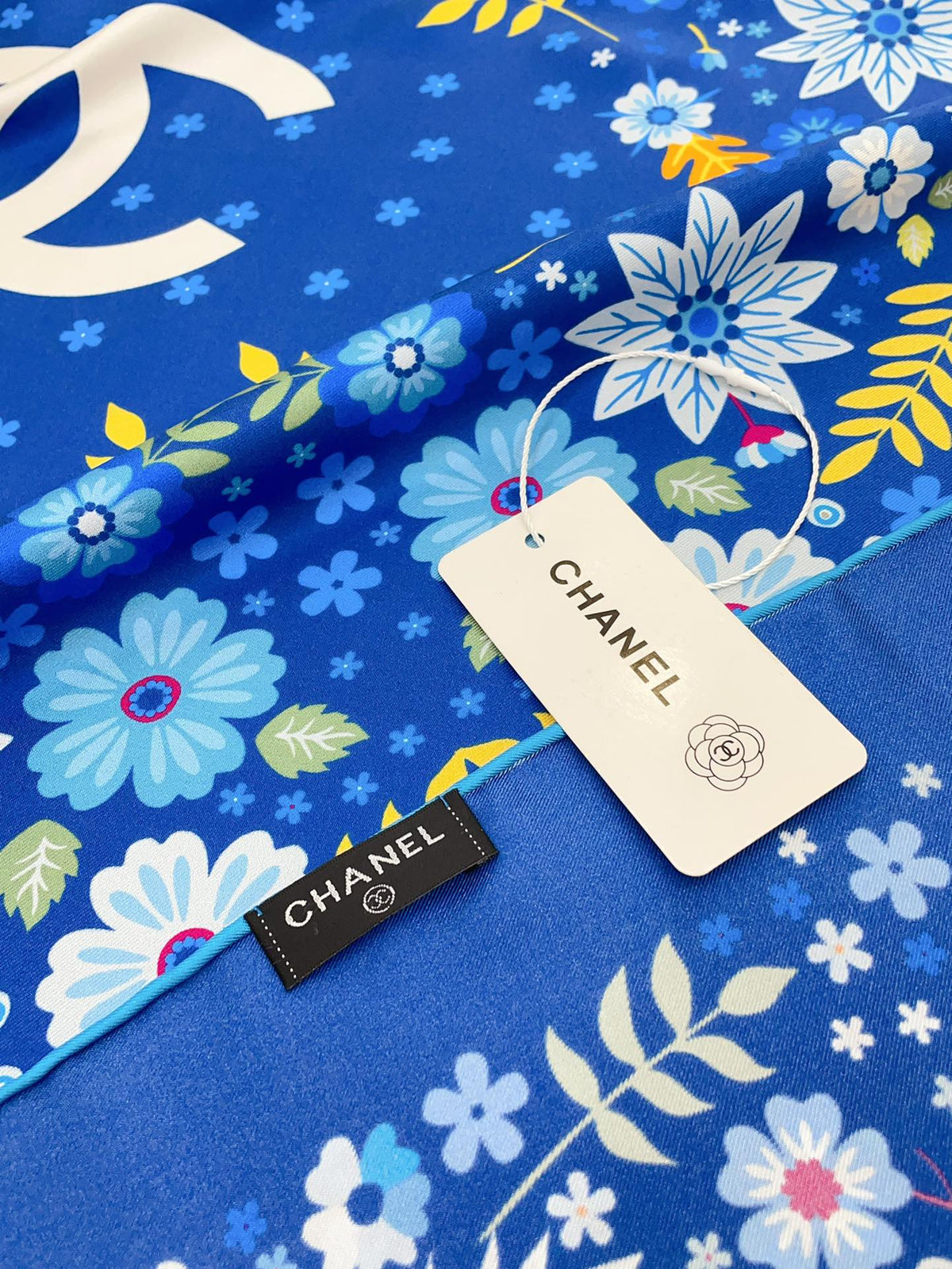 CC Square Scarf 90 CM In Blue Colorful Silk Twill 234598