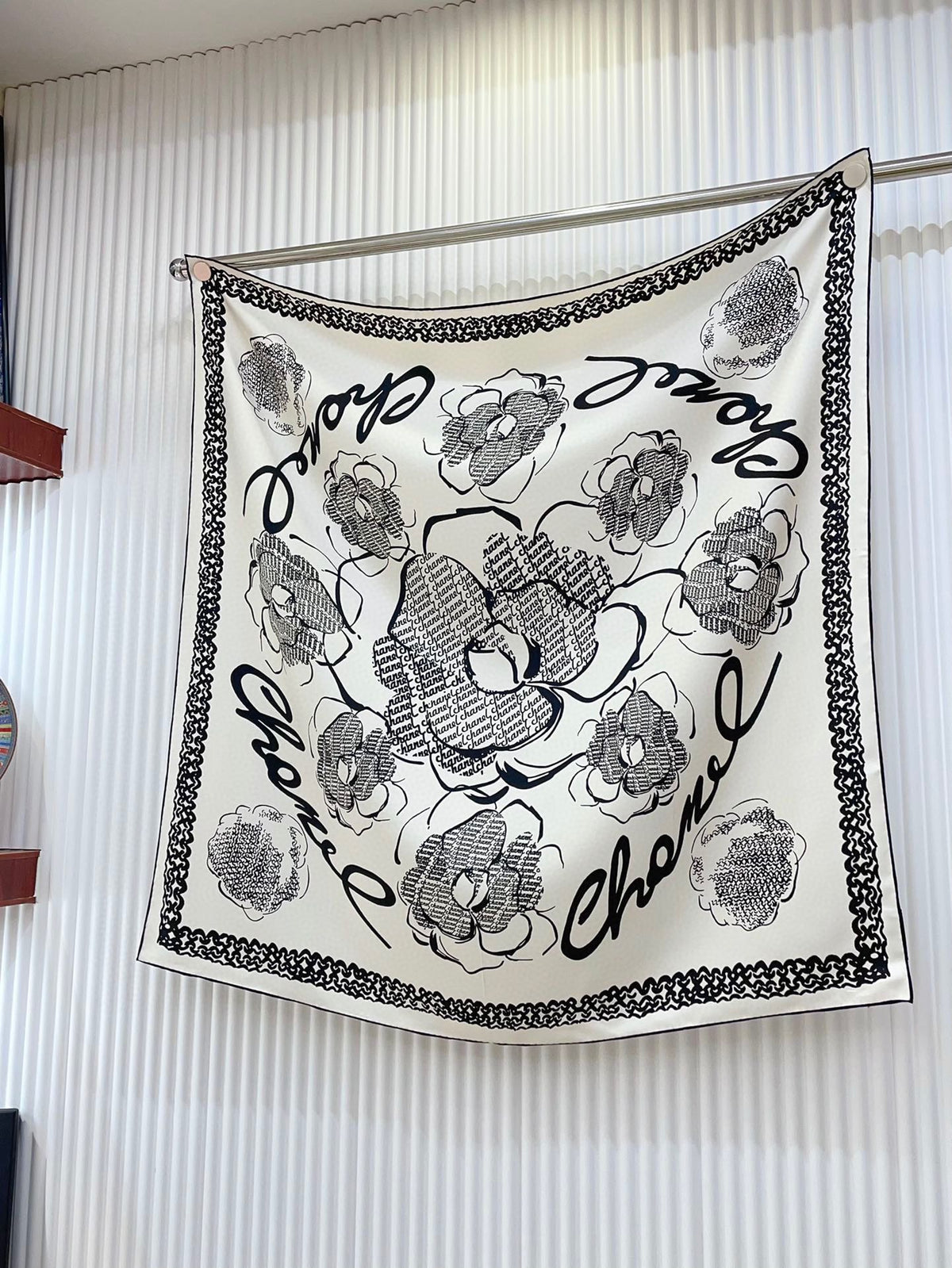 CC Square Scarf 90 CM In White Black Silk Twill  271782