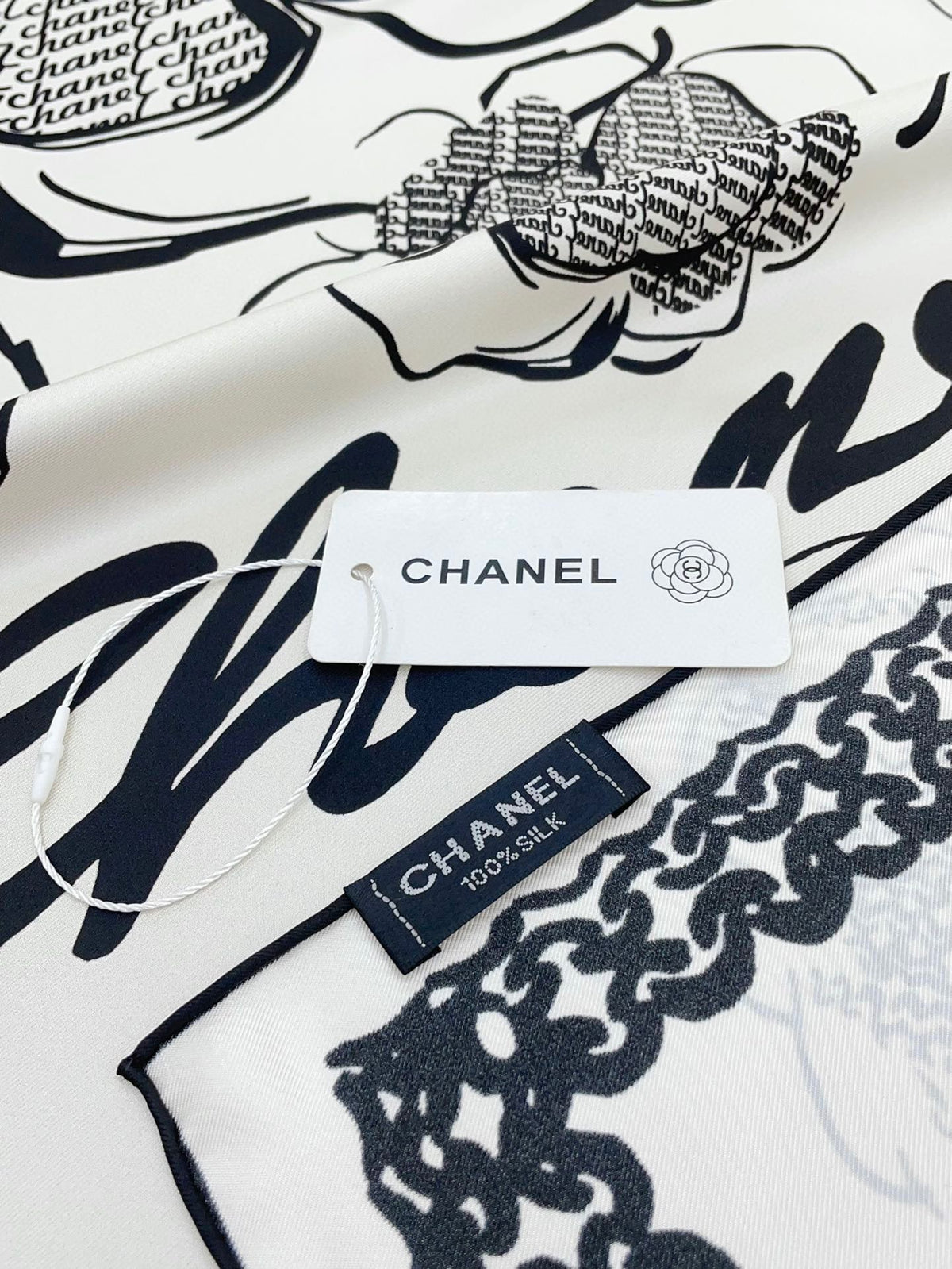 CC Square Scarf 90 CM In White Black Silk Twill  271782