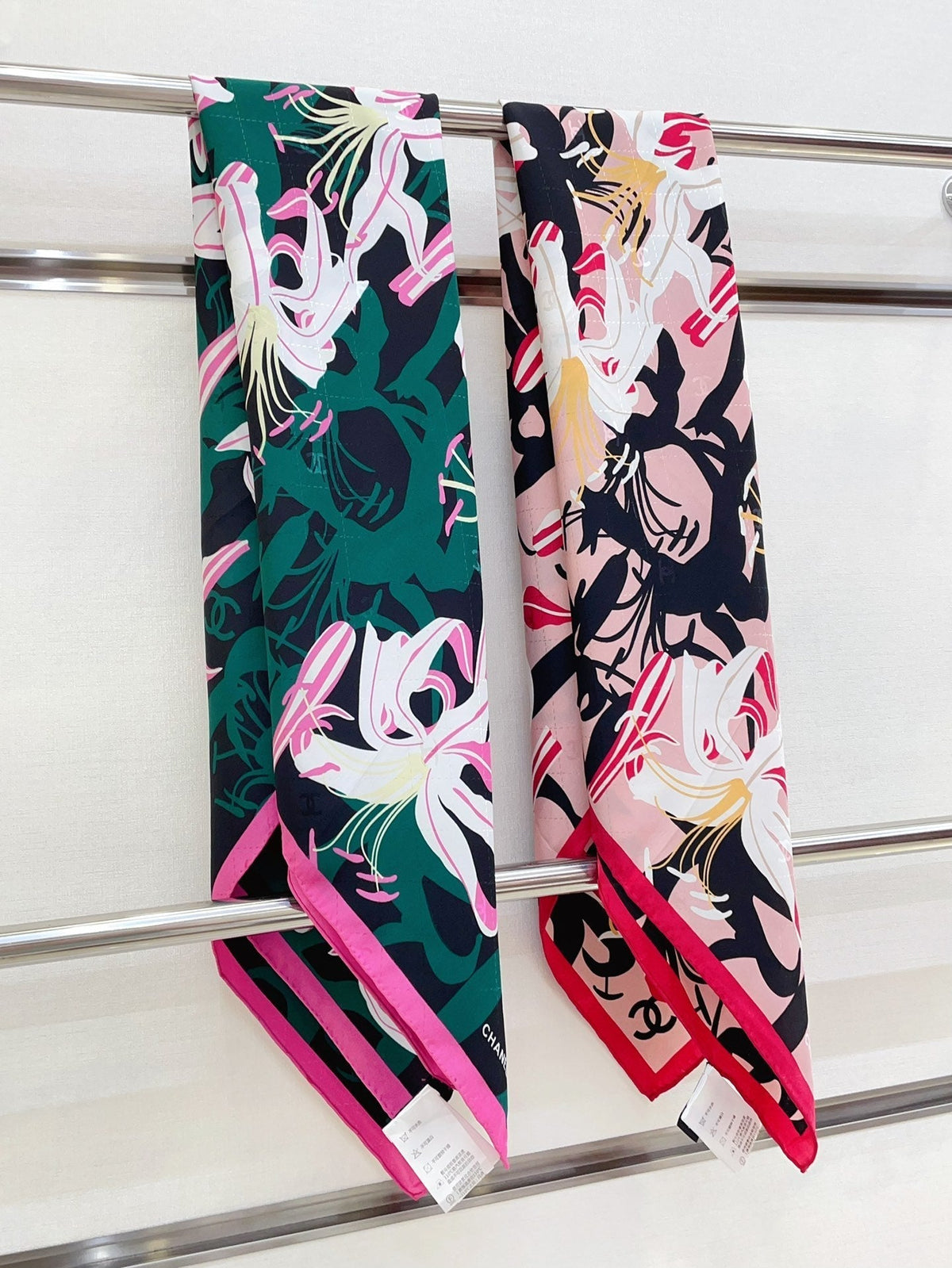 CC Square Scarf 90 CM In Colorful Silk Twill  296707