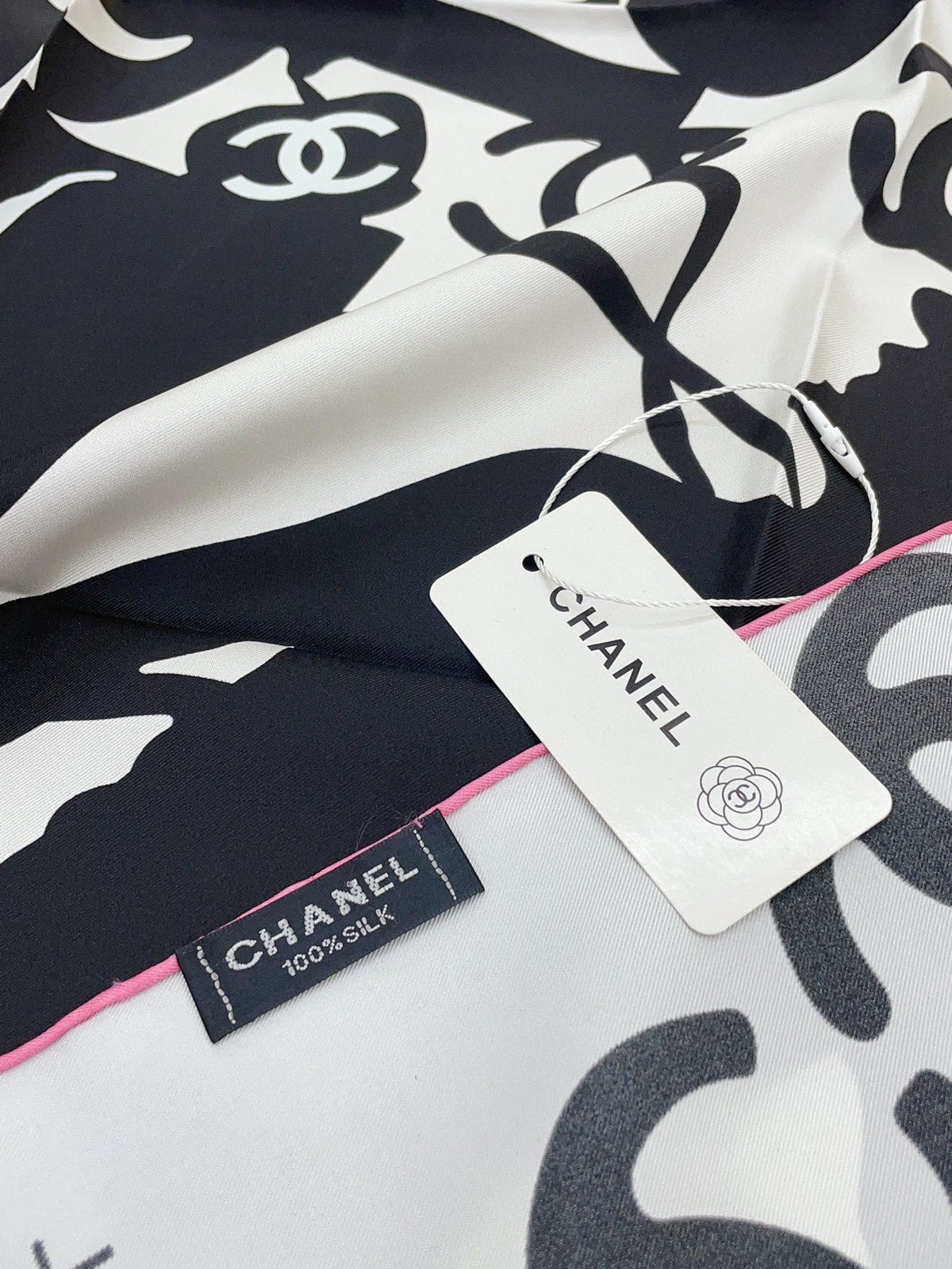 CC Square Scarf 90 CM In White Mix Black Silk  305180