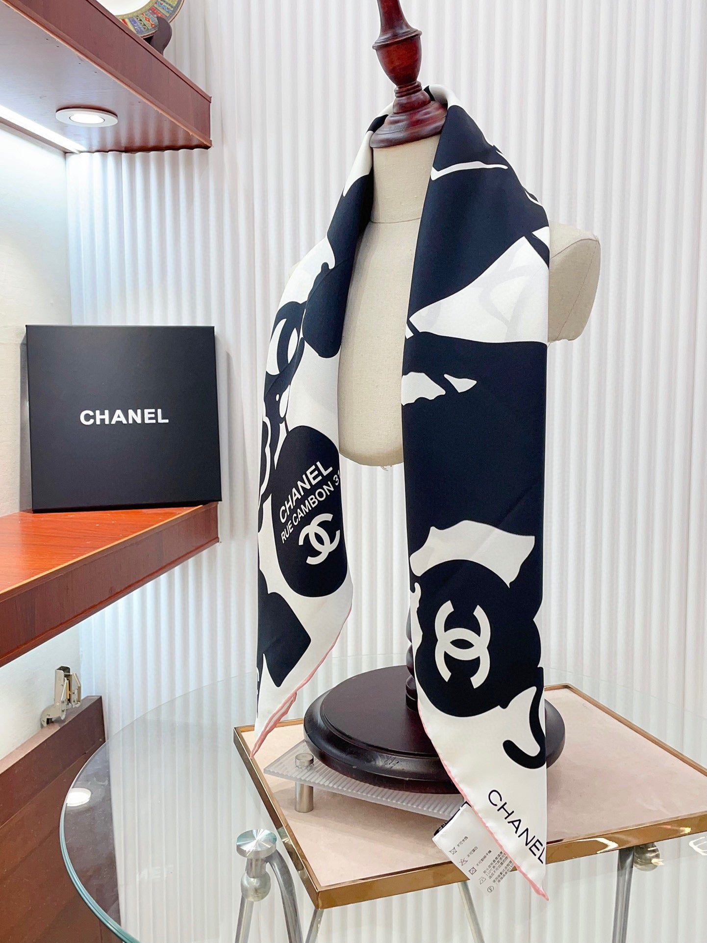 CC Square Scarf 90 CM In White Mix Black Silk  305180
