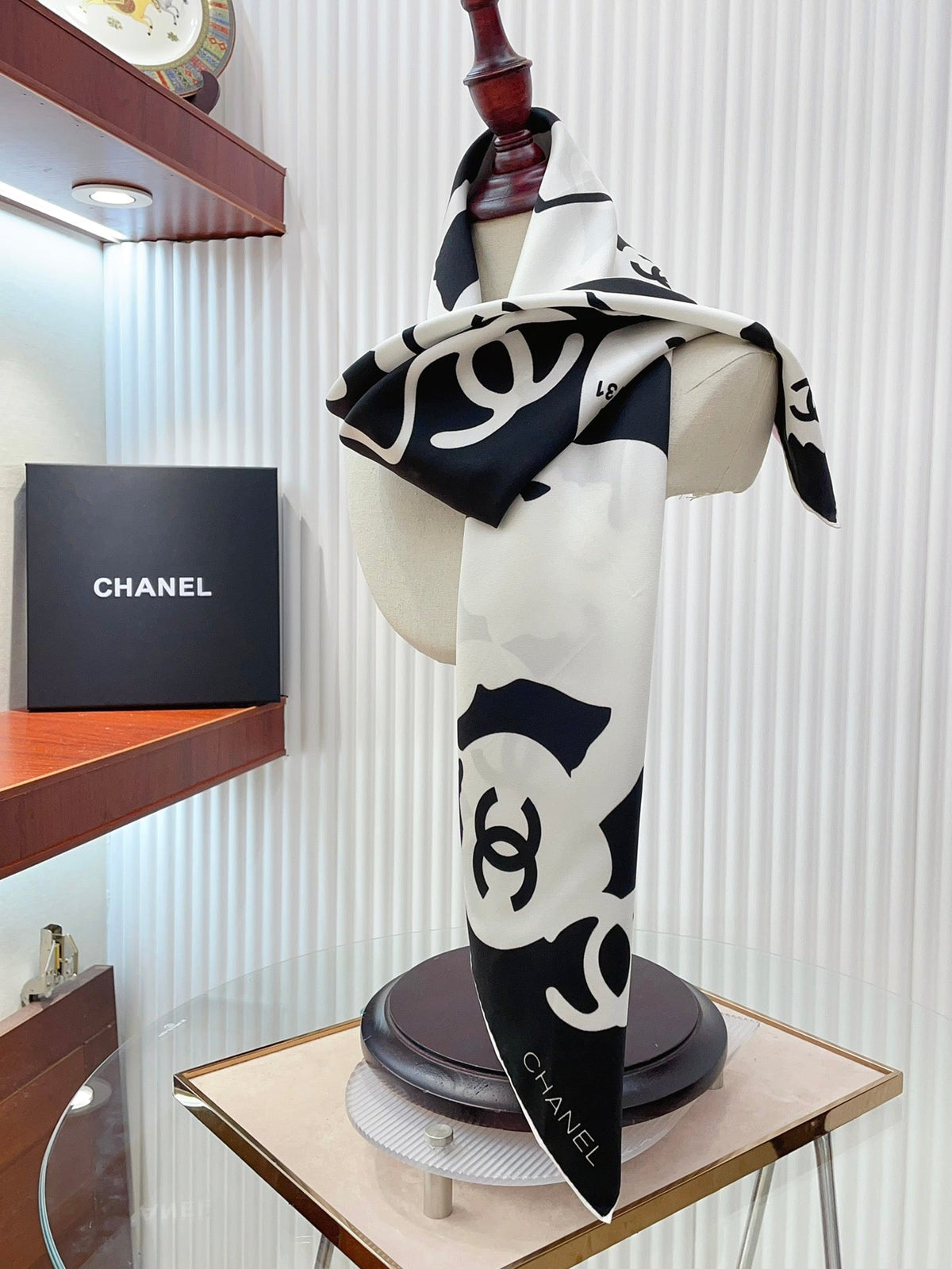 CC Square Scarf 90 CM In Black Mix White Silk  305181