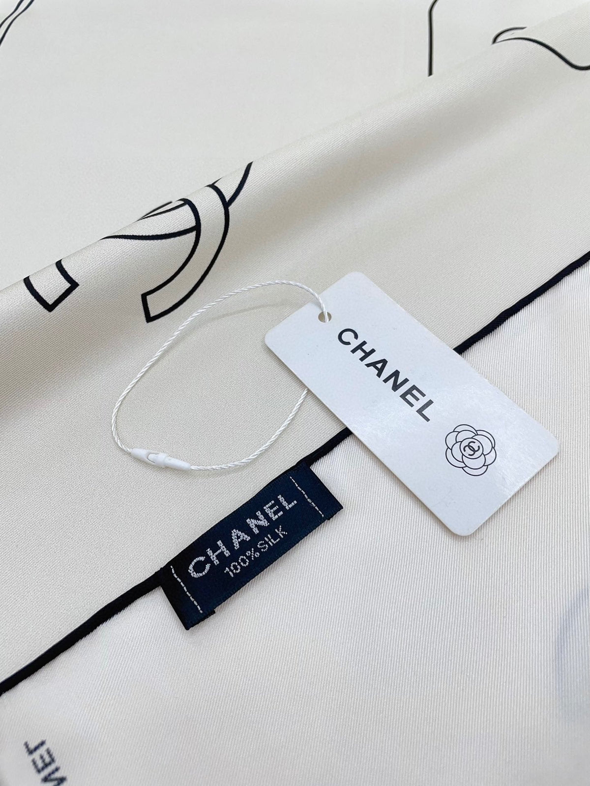 CC Square Scarf 90 CM In White Silk Twill 335845