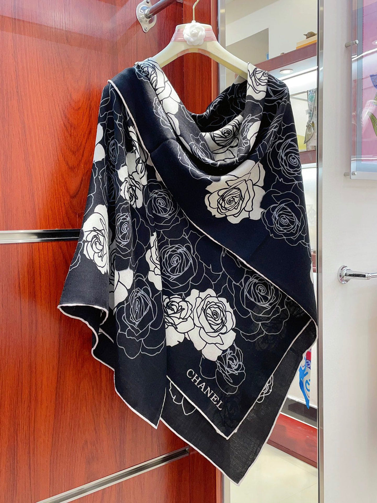 CC Square Scarf 140 CM In Black Mix White Small Flower Cashmere And Silk 342864