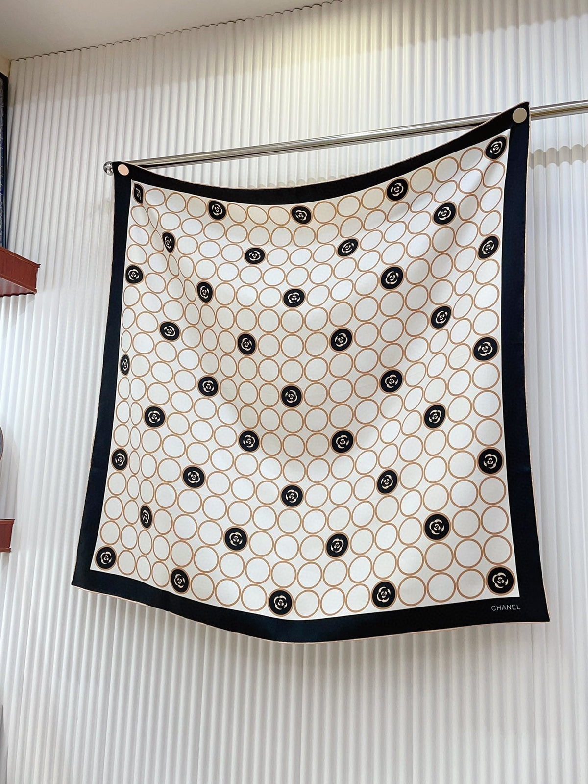 CC Square Scarf 90 CM In White Beige Mix Black Silk Twill  350414