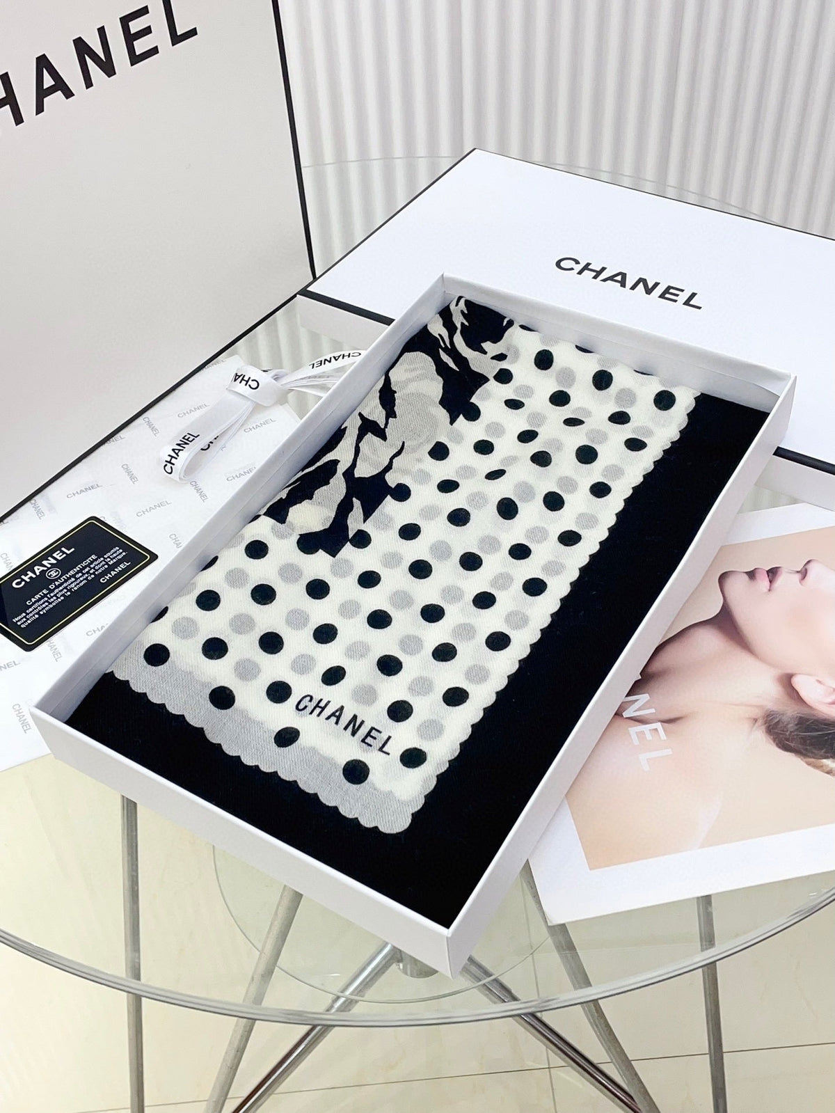 CC Scarf 200 CM In White Mix Black Small Flower Cashmere Silk 351691