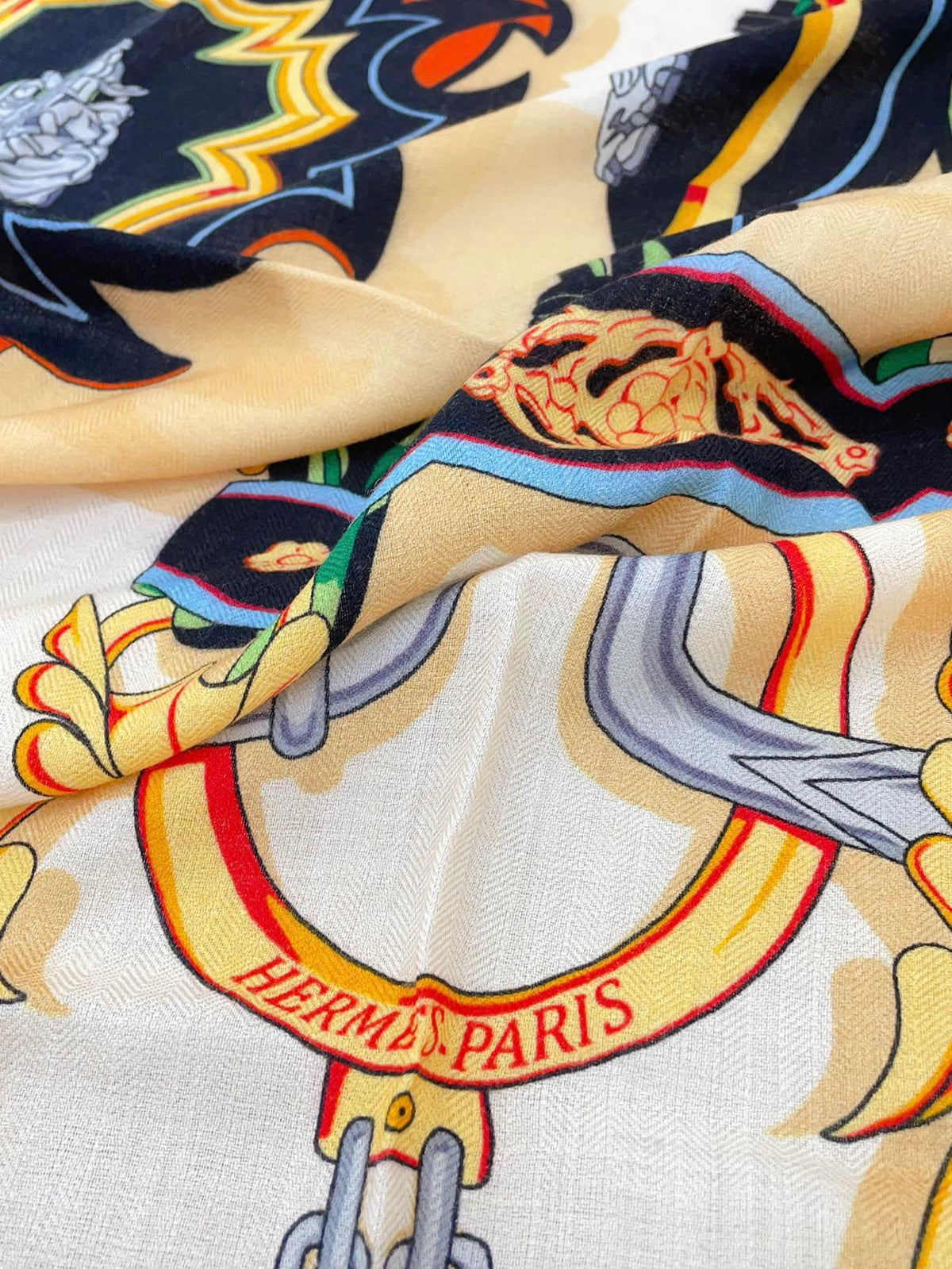 Brides Et Destin Scarf 140 CM In Light Yellow Colorful Cashmere Silk 375373