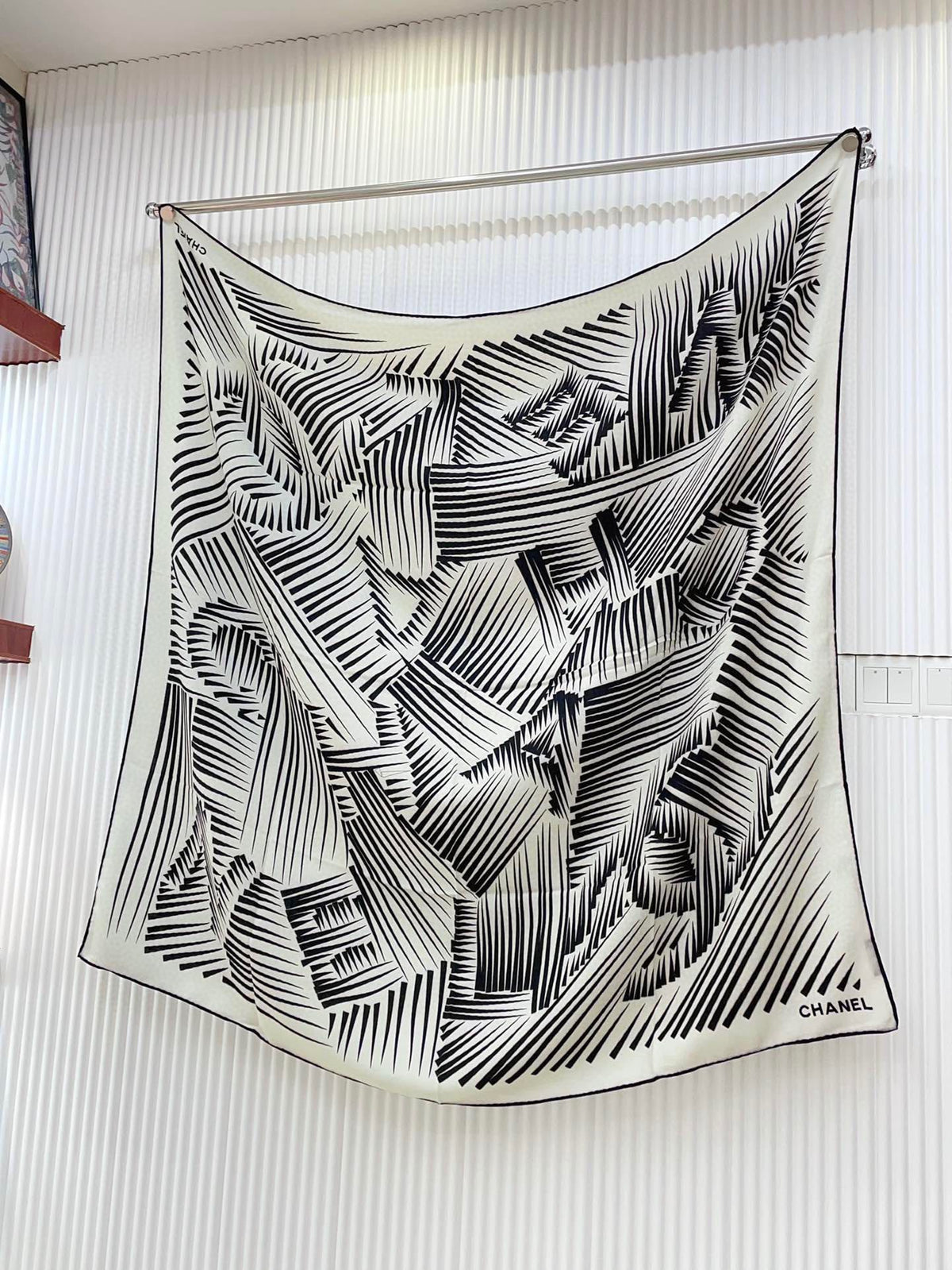 CC Square Scarf 140 CM In White Black Cashmere Mix Silk 382616