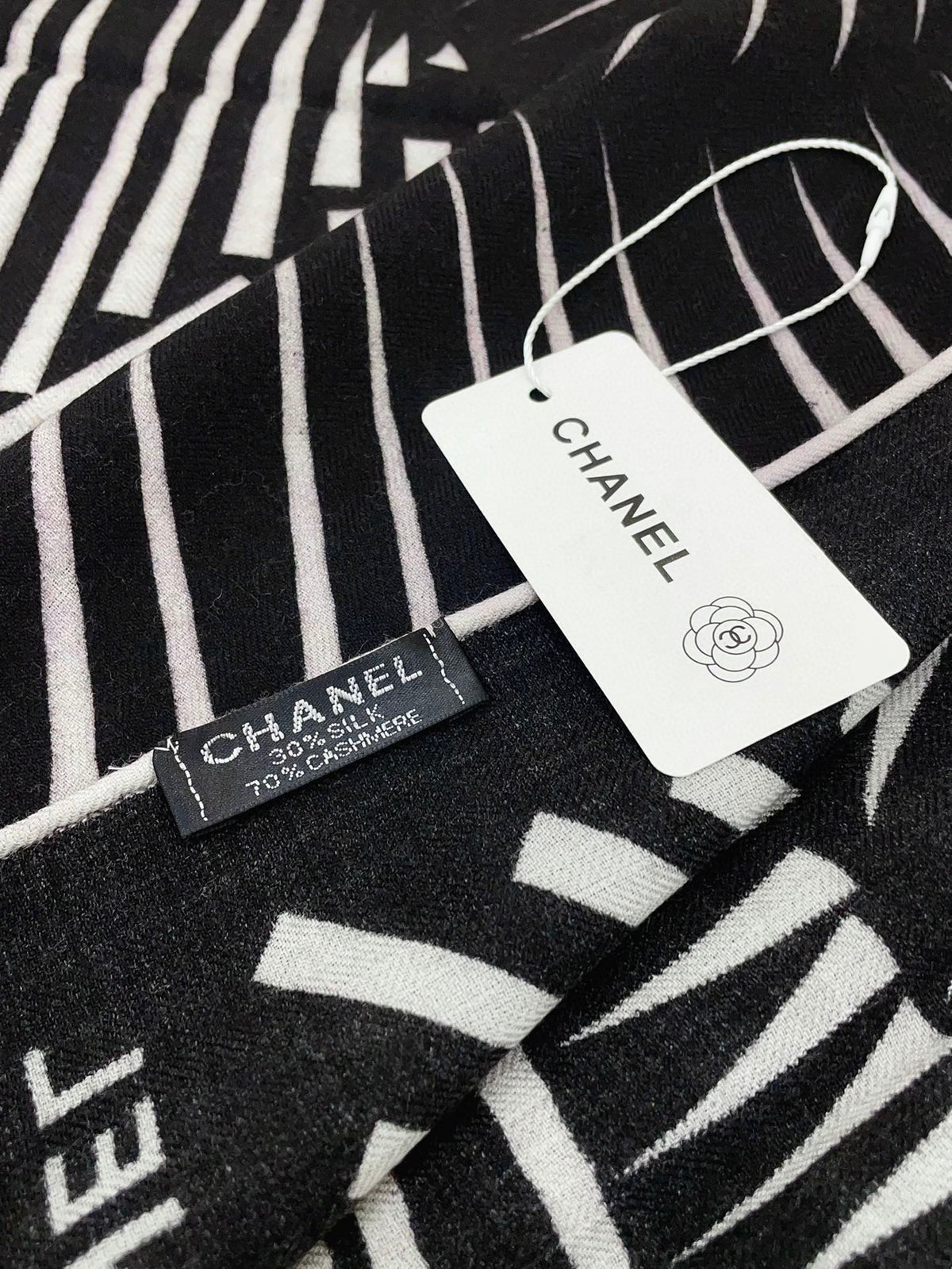 CC Square Scarf 140 CM In Black White Cashmere Mix Silk 382617