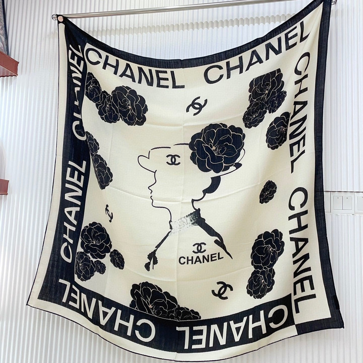 CC Square Scarf 140 CM In White Mix Black Cashmere Silk 389993