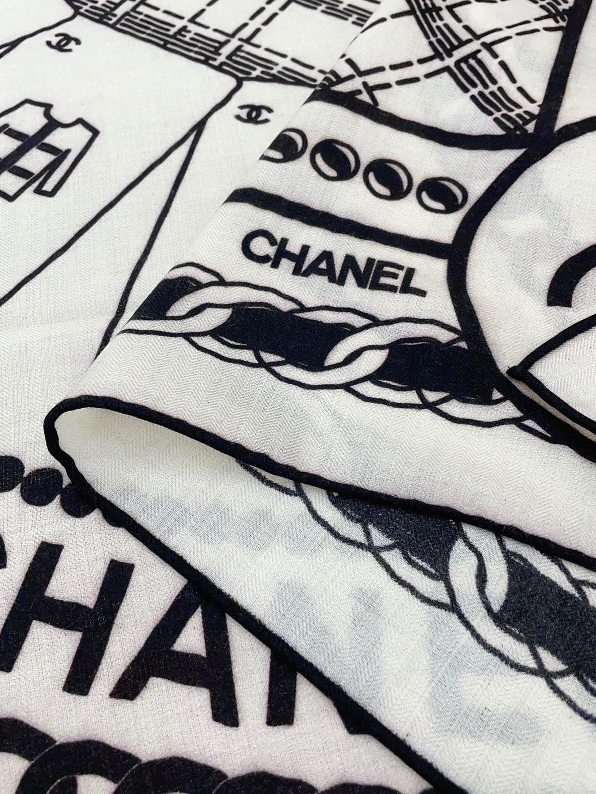 CC Square Scarf 140CM In White Mix Black Cashmere And Silk 407279
